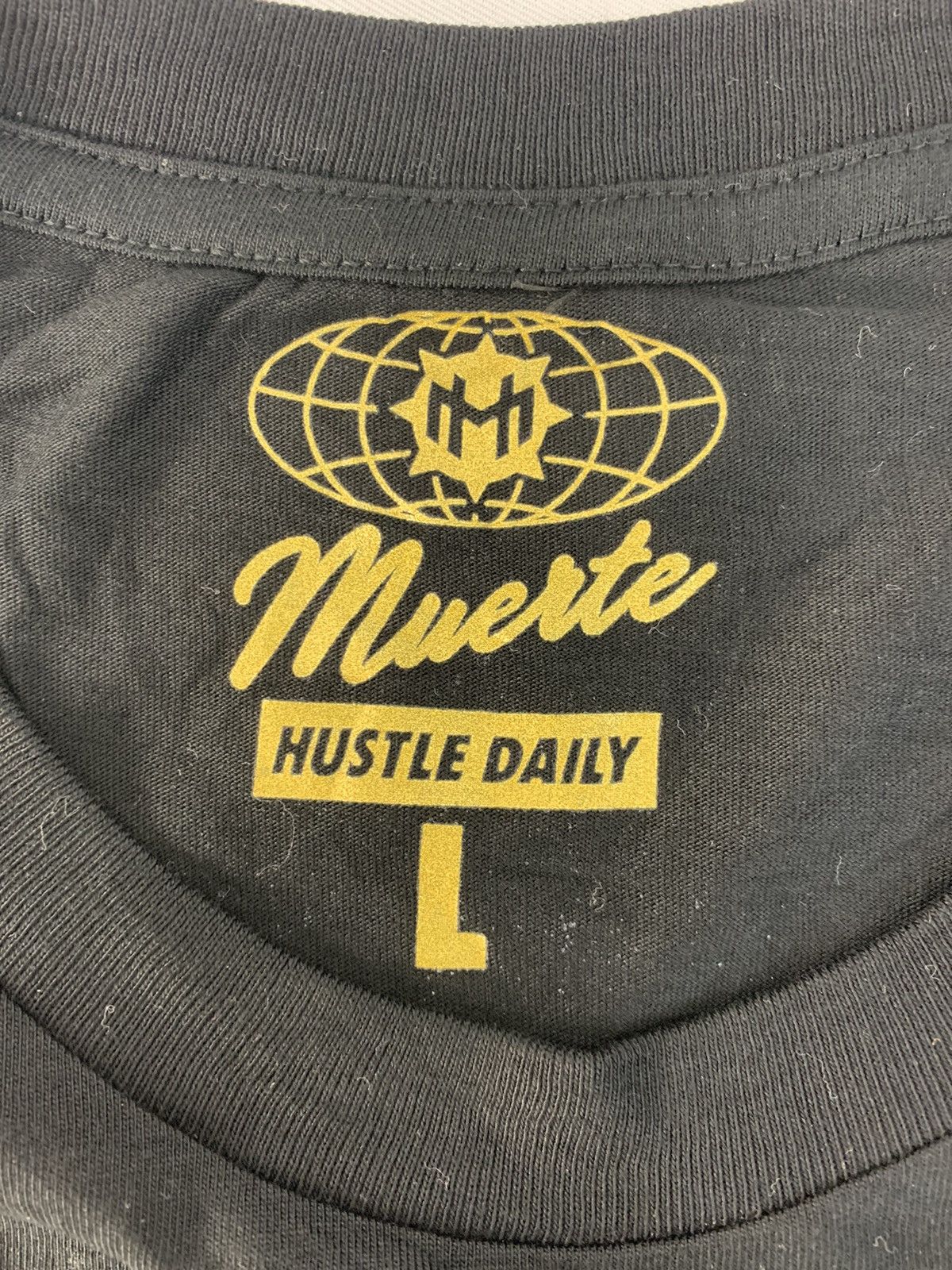 Vintage Muerte Hustle Daily Pablo Escobar Drug Lord Big Graphic Tee Size US L / EU 52-54 / 3 - 3 Thumbnail
