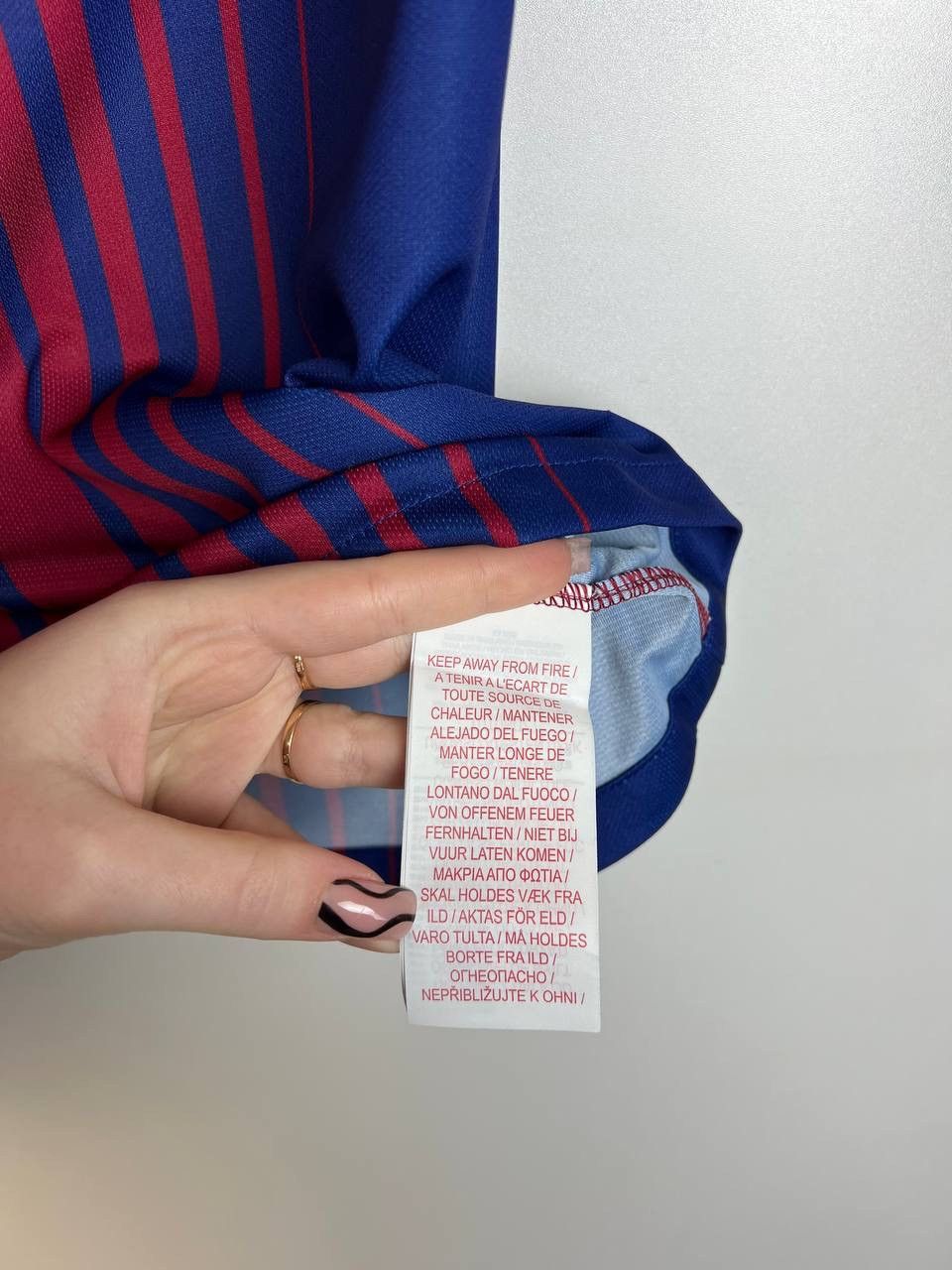 Vintage Barcelona Nike Messi 10 vintage t-shirt size S Size US S / EU 44-46 / 1 - 9 Thumbnail