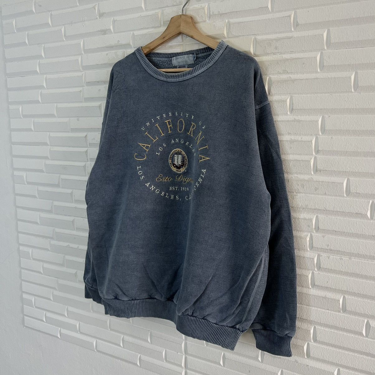 Japanese Brand VINTAGE CAMPUS CREW BIG LOGO CREWNECK MADE IN CANADA Size US S / EU 44-46 / 1 - 2 Thumbnail