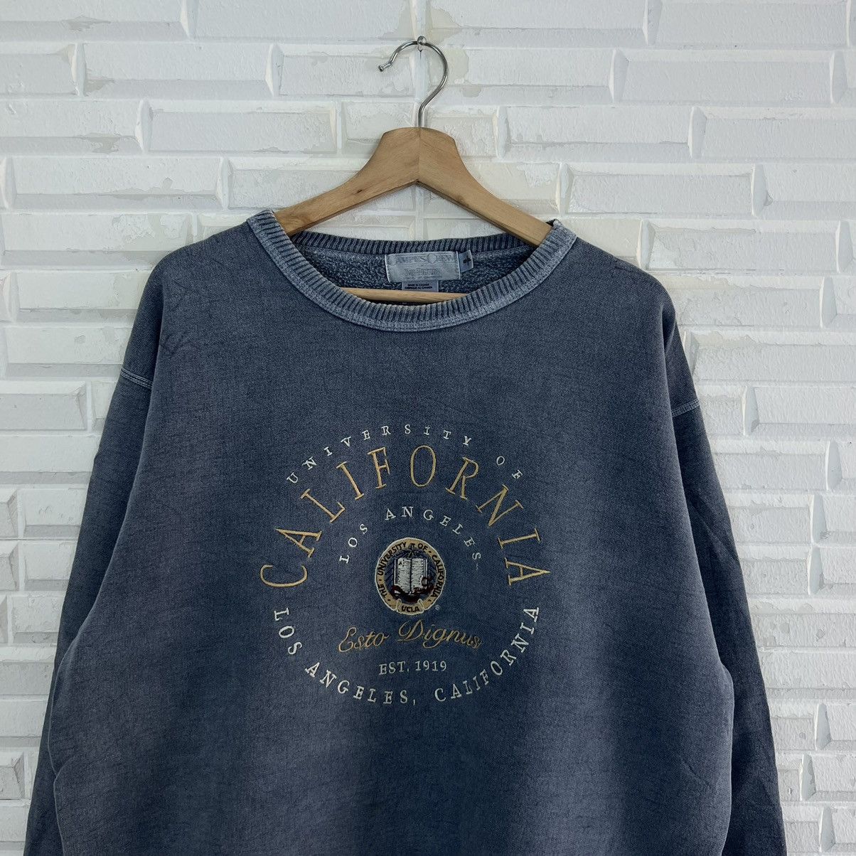 Japanese Brand VINTAGE CAMPUS CREW BIG LOGO CREWNECK MADE IN CANADA Size US S / EU 44-46 / 1 - 3 Thumbnail