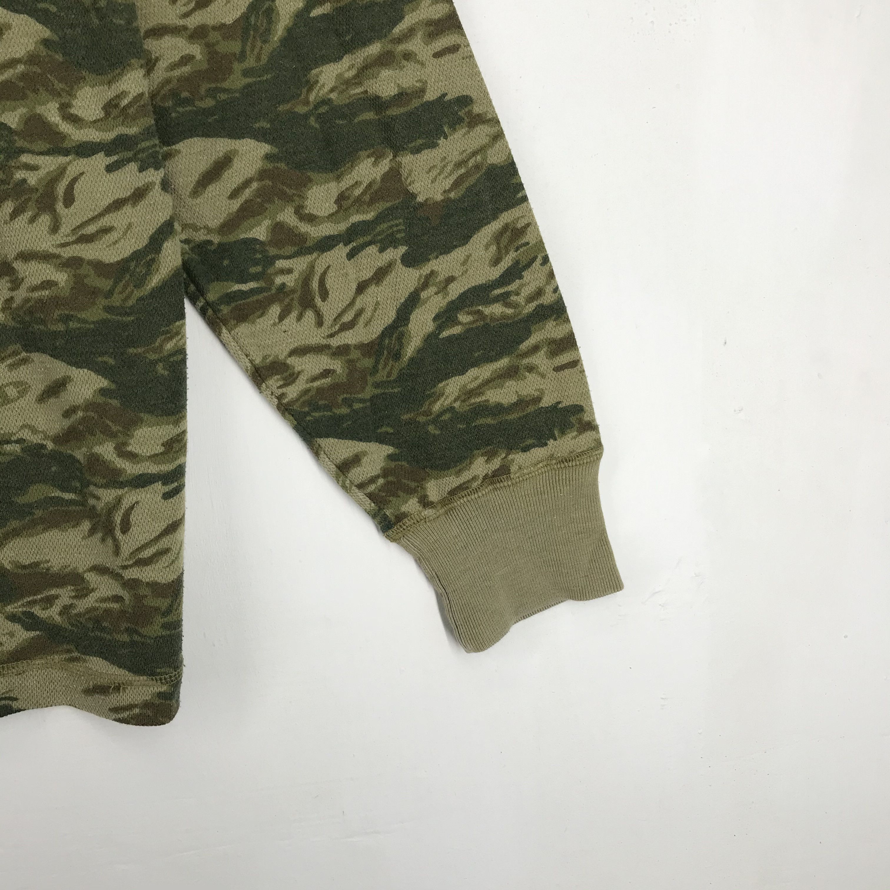 Chevignon CHEVIGNON PRODUCTS Camouflage Sweatshirt #2273-79 Size US M / EU 48-50 / 2 - 4 Thumbnail
