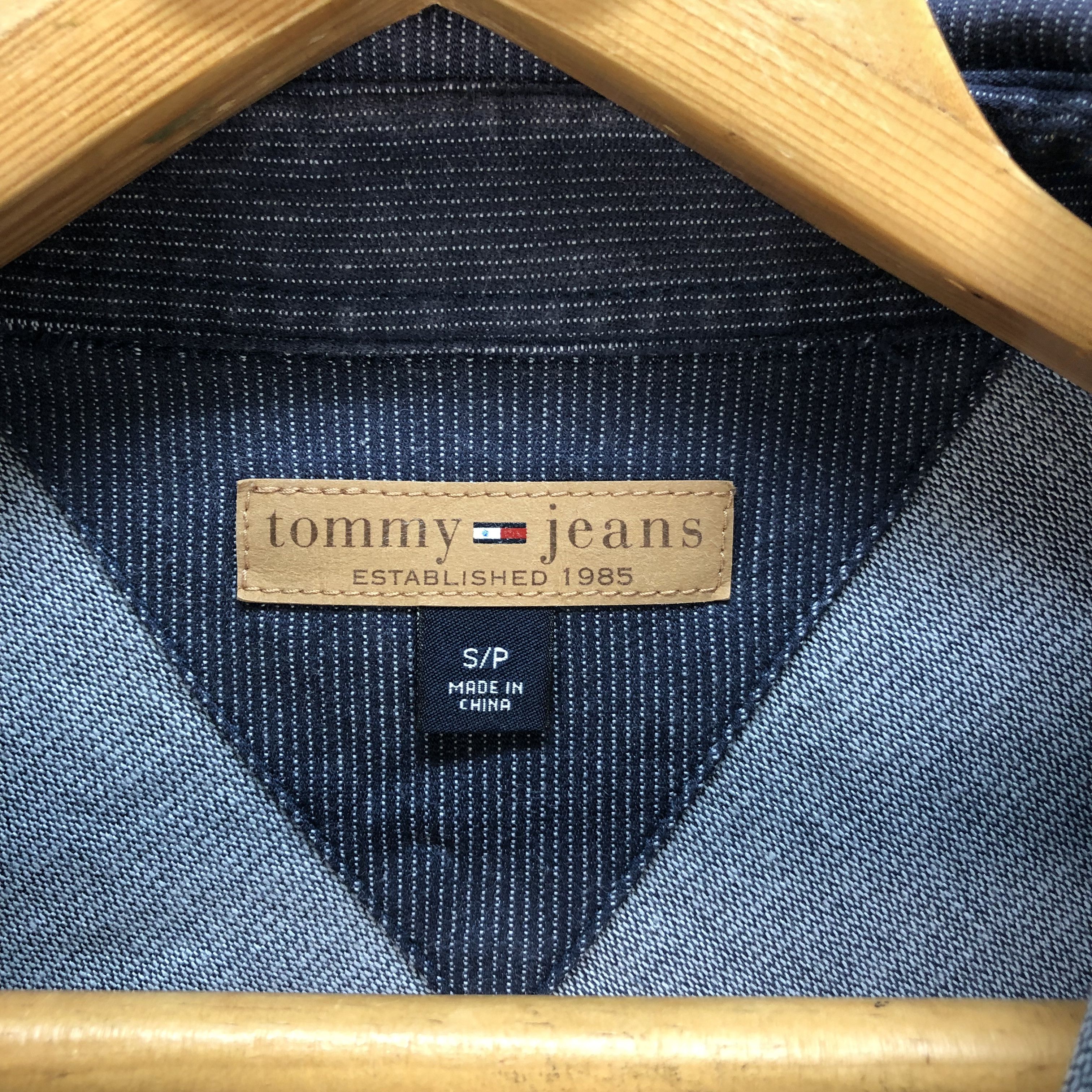 Tommy Hilfiger TOMMY JEANS SOFT DENIM BUTTON UPS SHIRT #6708-80 Size S / US 4 / IT 40 - 10 Thumbnail