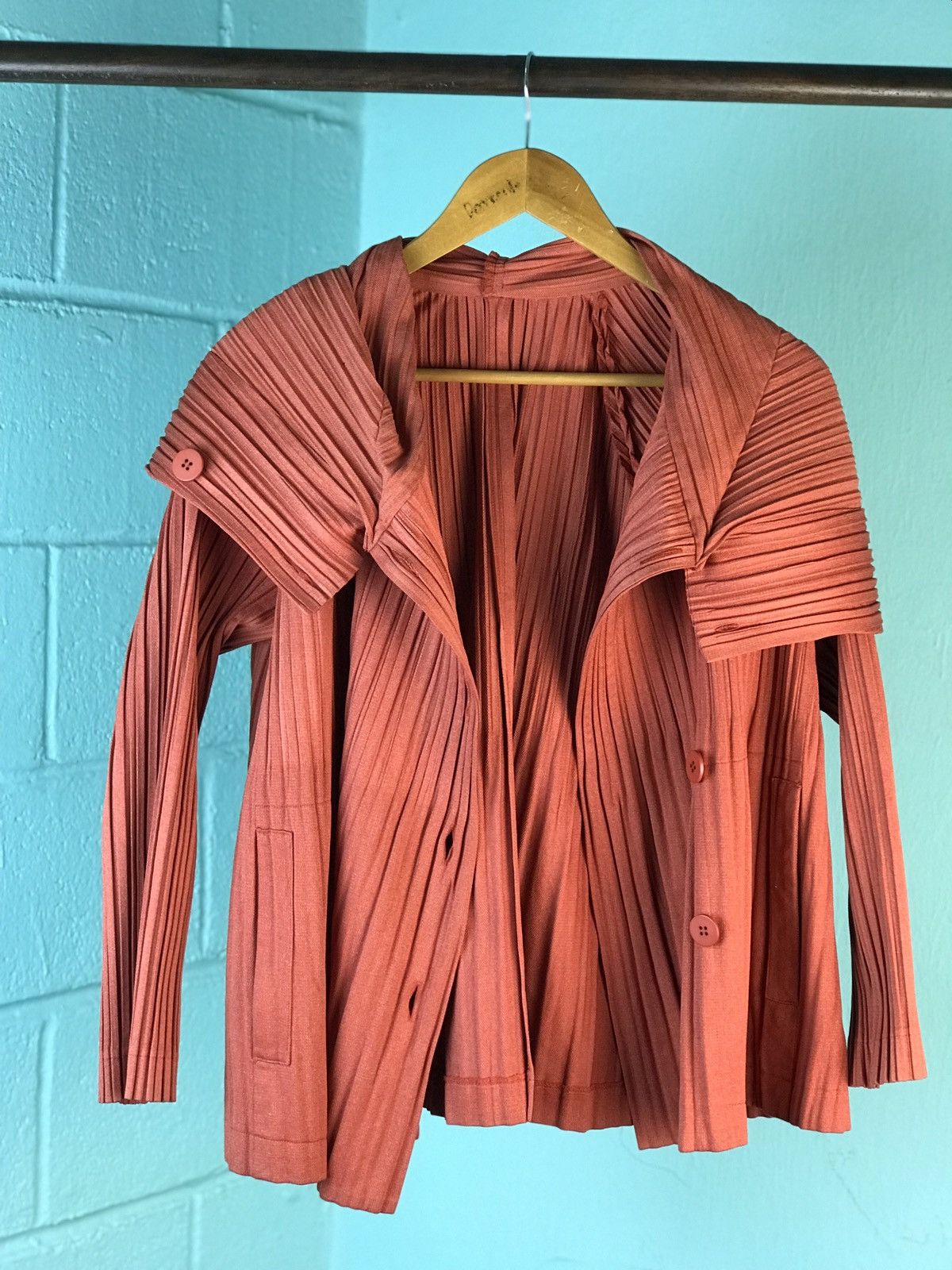 Homme Plisse Issey Miyake × Pleats Please Issey Miyake Grail!! Pleats Please Cropped Button Hoodie Size US L / EU 52-54 / 3 - 1 Thumbnail