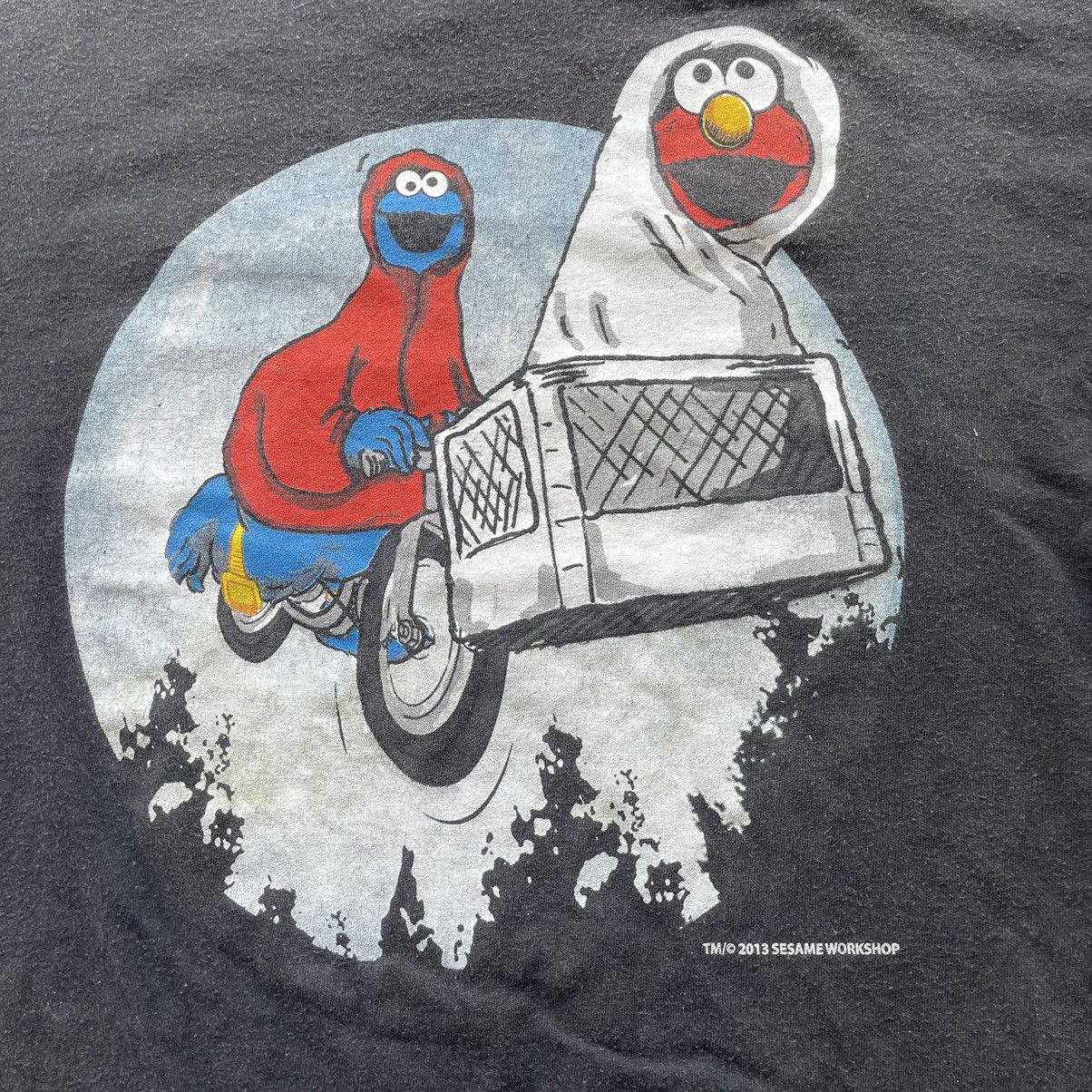 Universal Studios × Vintage 💥 Elmo Sesame Parody ET Movie Tshirt Size US L / EU 52-54 / 3 - 4 Thumbnail