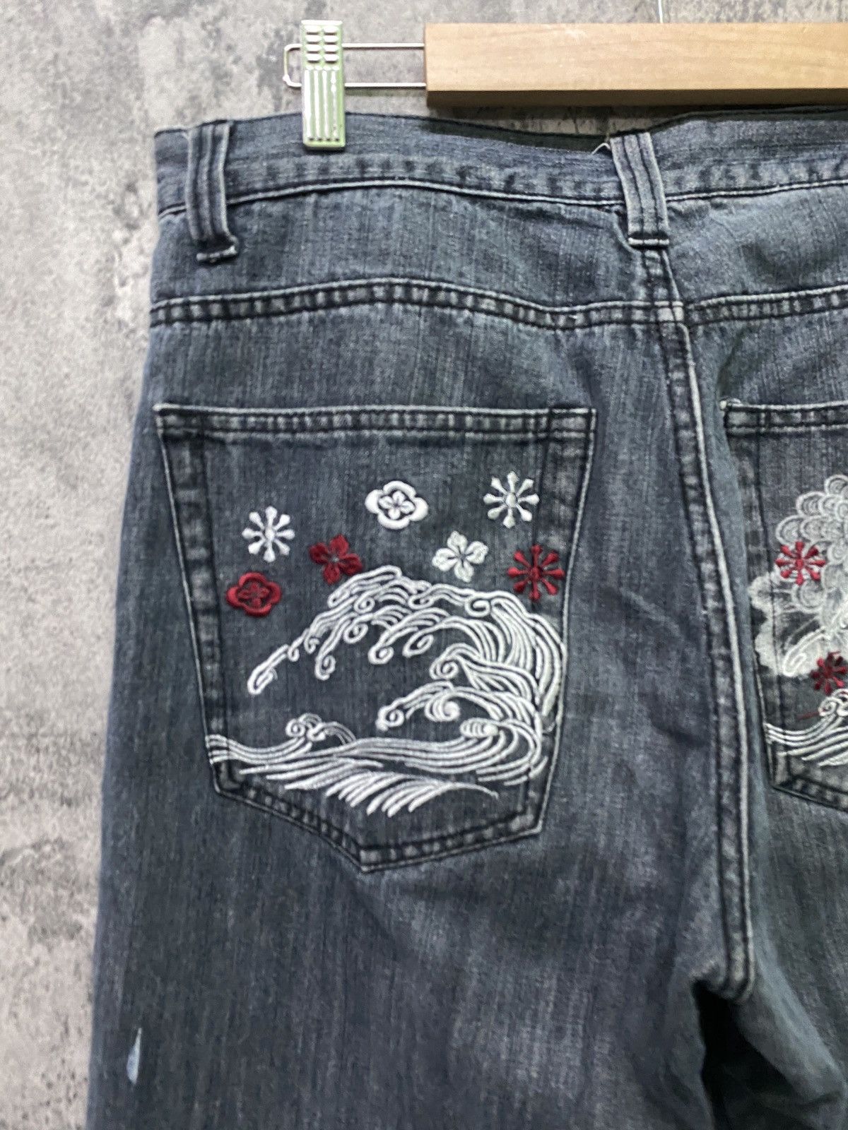 Designer × Japanese Brand Japan VOMANIE Embroidered And Printed Sukajan Fish Koi Jeans Size US 32 / EU 48 - 11 Thumbnail