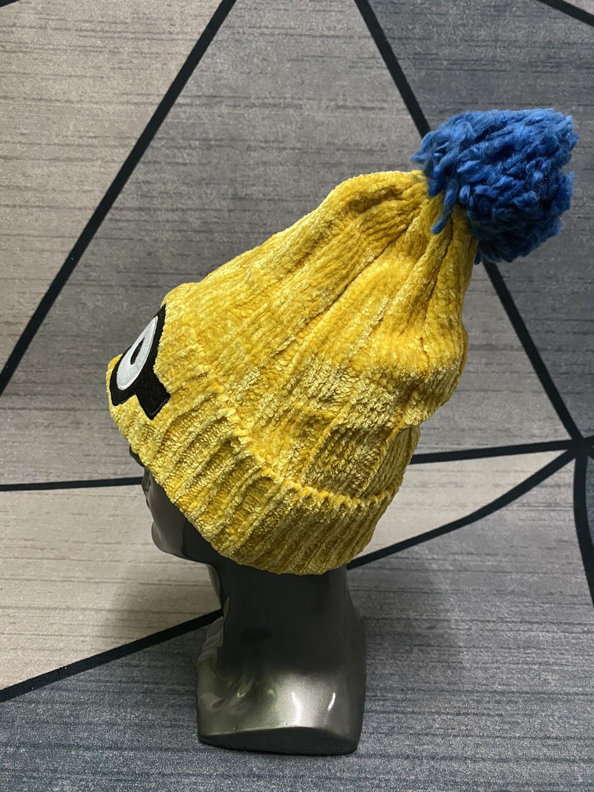 Universal Studios DESPICABLE ME Yellow Velvet Beanie Hat Size ONE SIZE - 3 Thumbnail