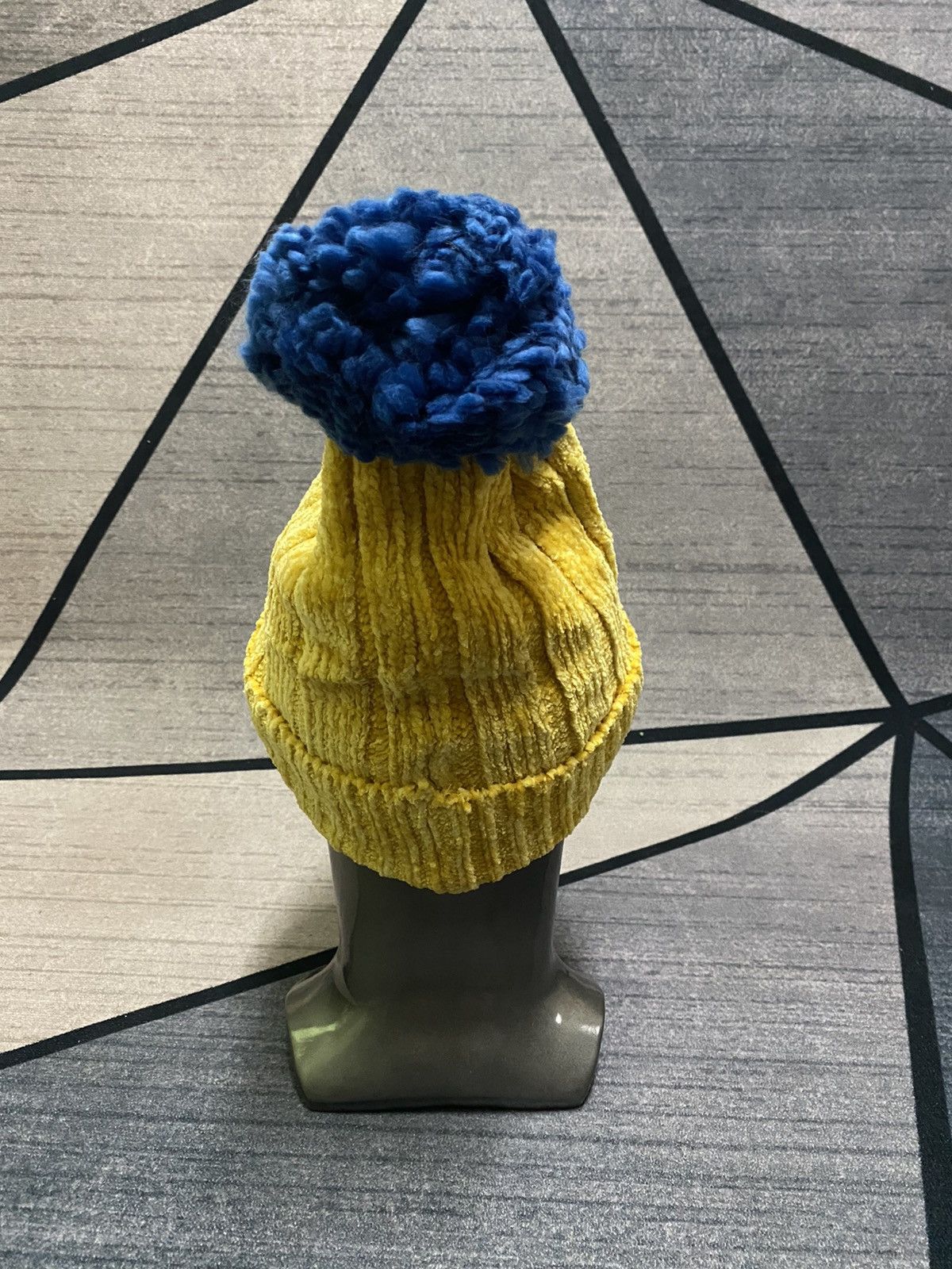 Universal Studios DESPICABLE ME Yellow Velvet Beanie Hat Size ONE SIZE - 4 Thumbnail