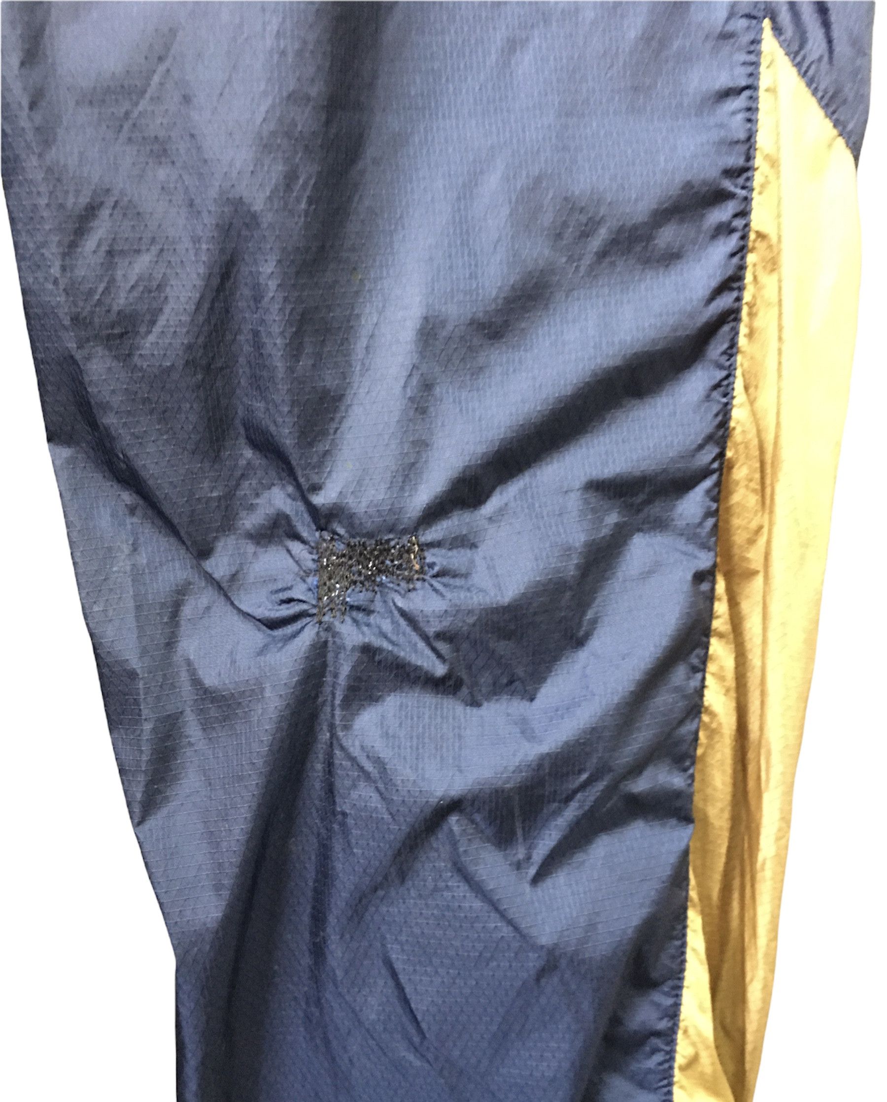 Descente × Japanese Brand × Umbro Vintage UMBRO Nylon Pants By DESCENTE Size US 28 / EU 44 - 7 Thumbnail