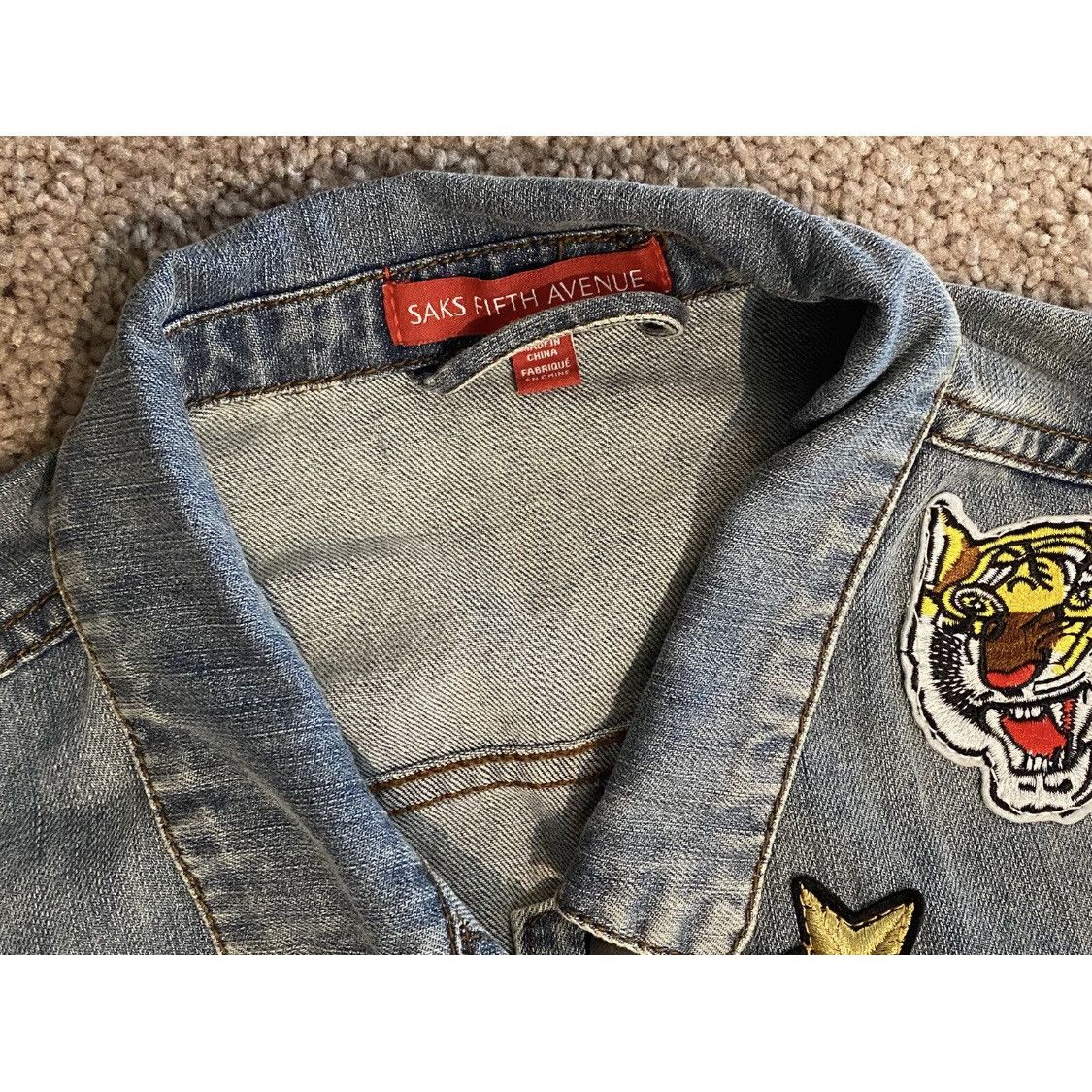 Saks Fifth Avenue Saks Fifth Avenue Patch Denim Jacket Small 90s Style Size S / US 4 / IT 40 - 5 Thumbnail