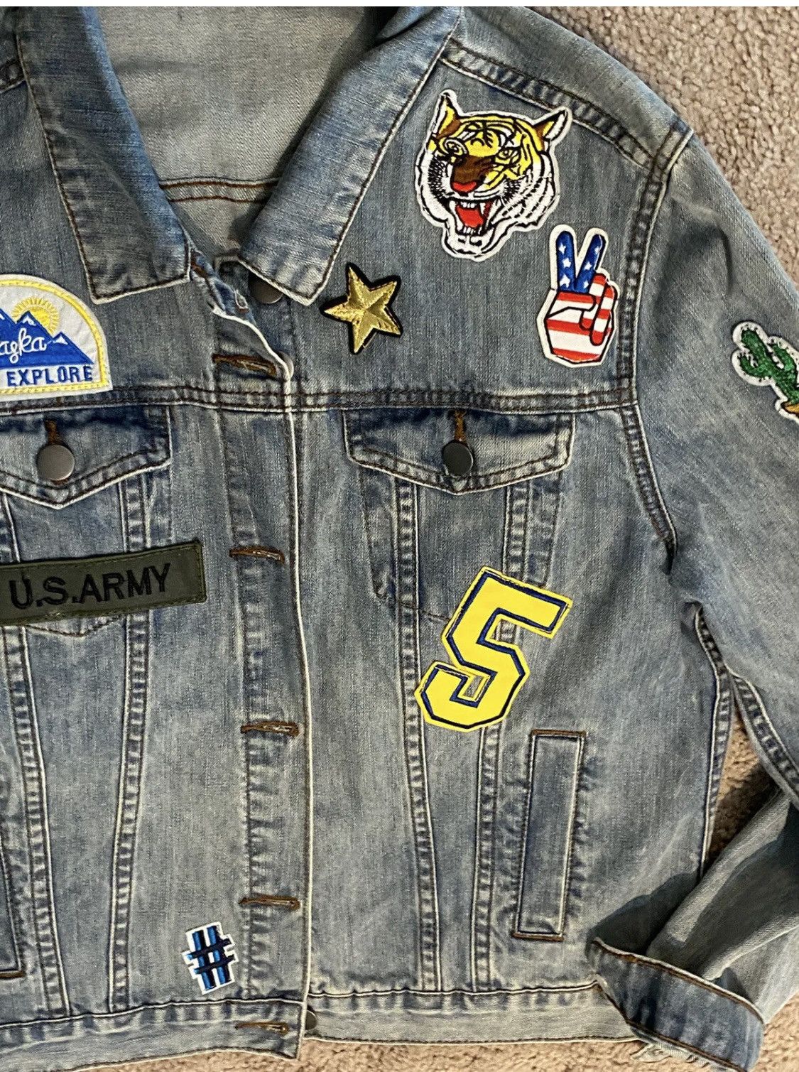 Saks Fifth Avenue Saks Fifth Avenue Patch Denim Jacket Small 90s Style Size S / US 4 / IT 40 - 3 Thumbnail
