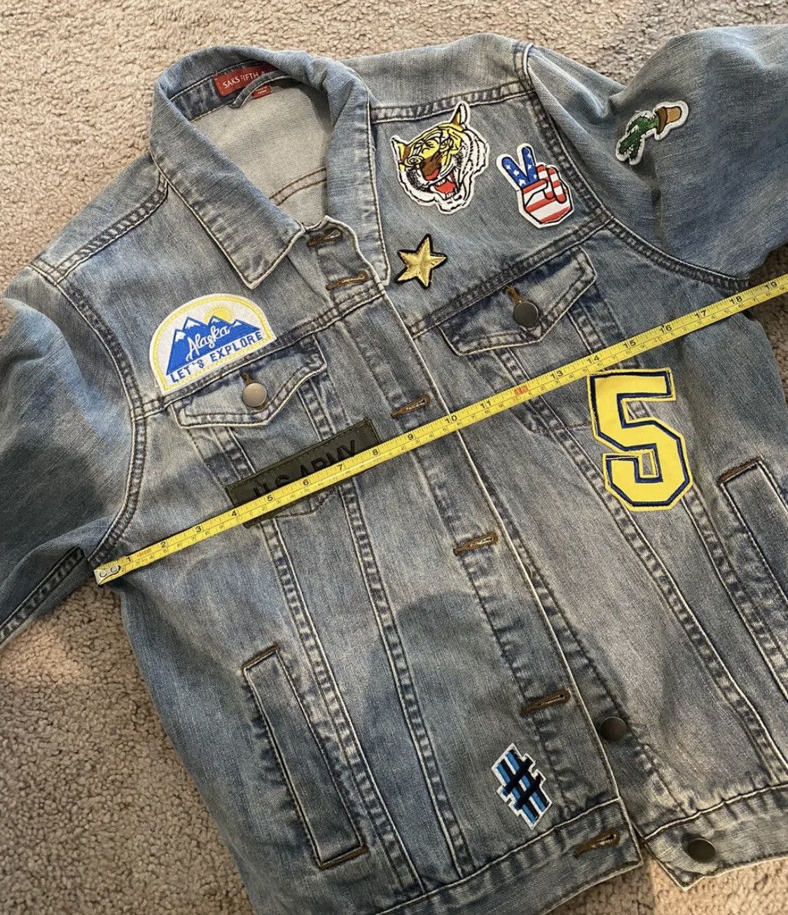 Saks Fifth Avenue Saks Fifth Avenue Patch Denim Jacket Small 90s Style Size S / US 4 / IT 40 - 9 Thumbnail