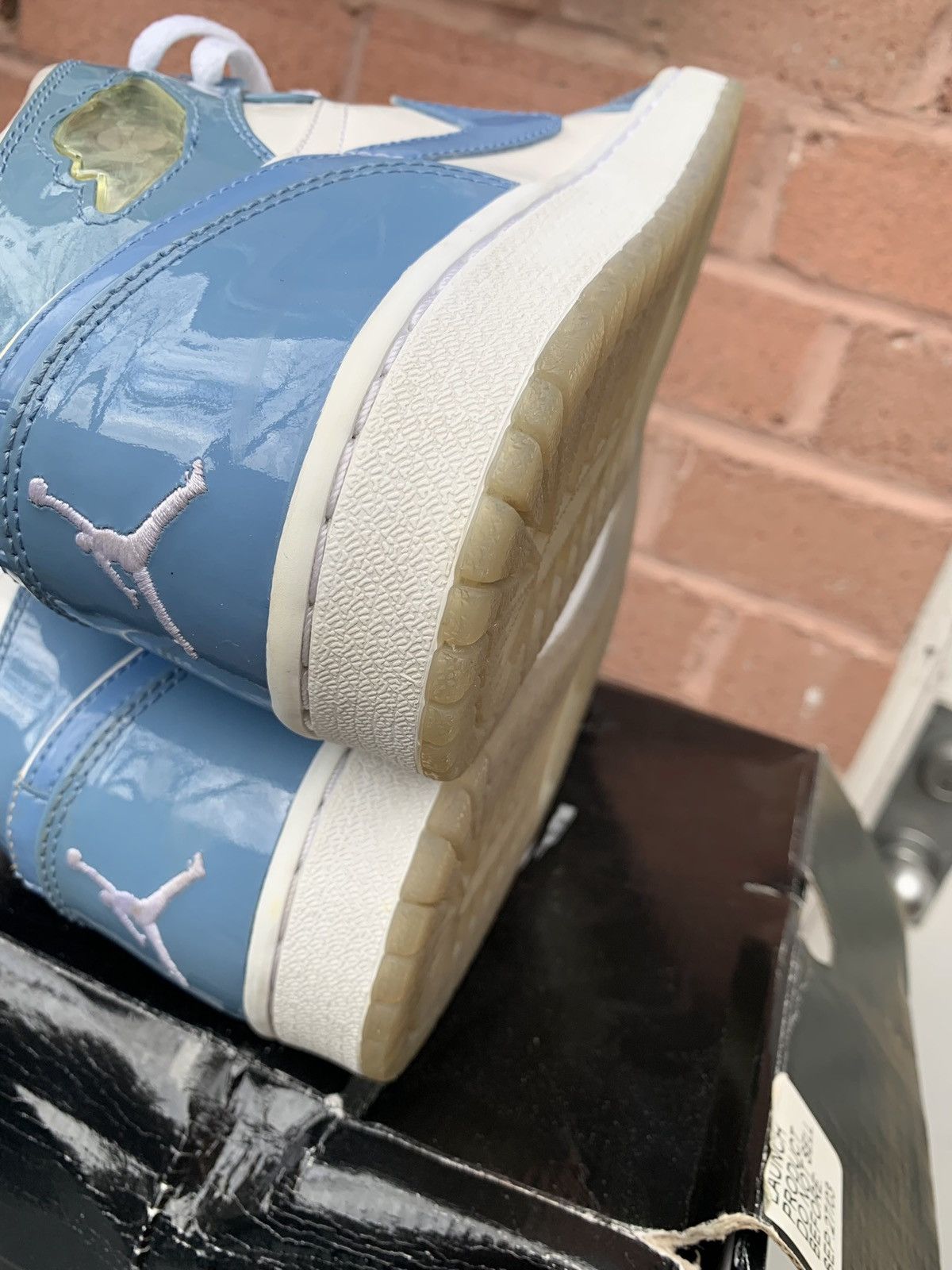 Jordan Brand × Nike Air Jordan 1 Retro UNC Patent Size US 11 / EU 44 - 9 Thumbnail