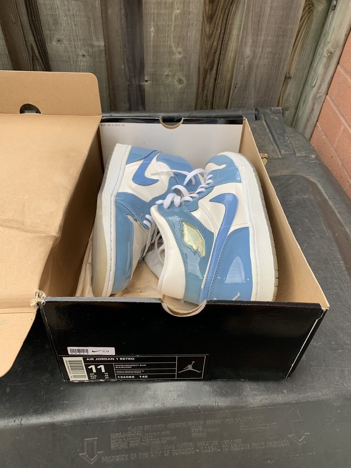 Jordan Brand × Nike Air Jordan 1 Retro UNC Patent Size US 11 / EU 44 - 15 Thumbnail