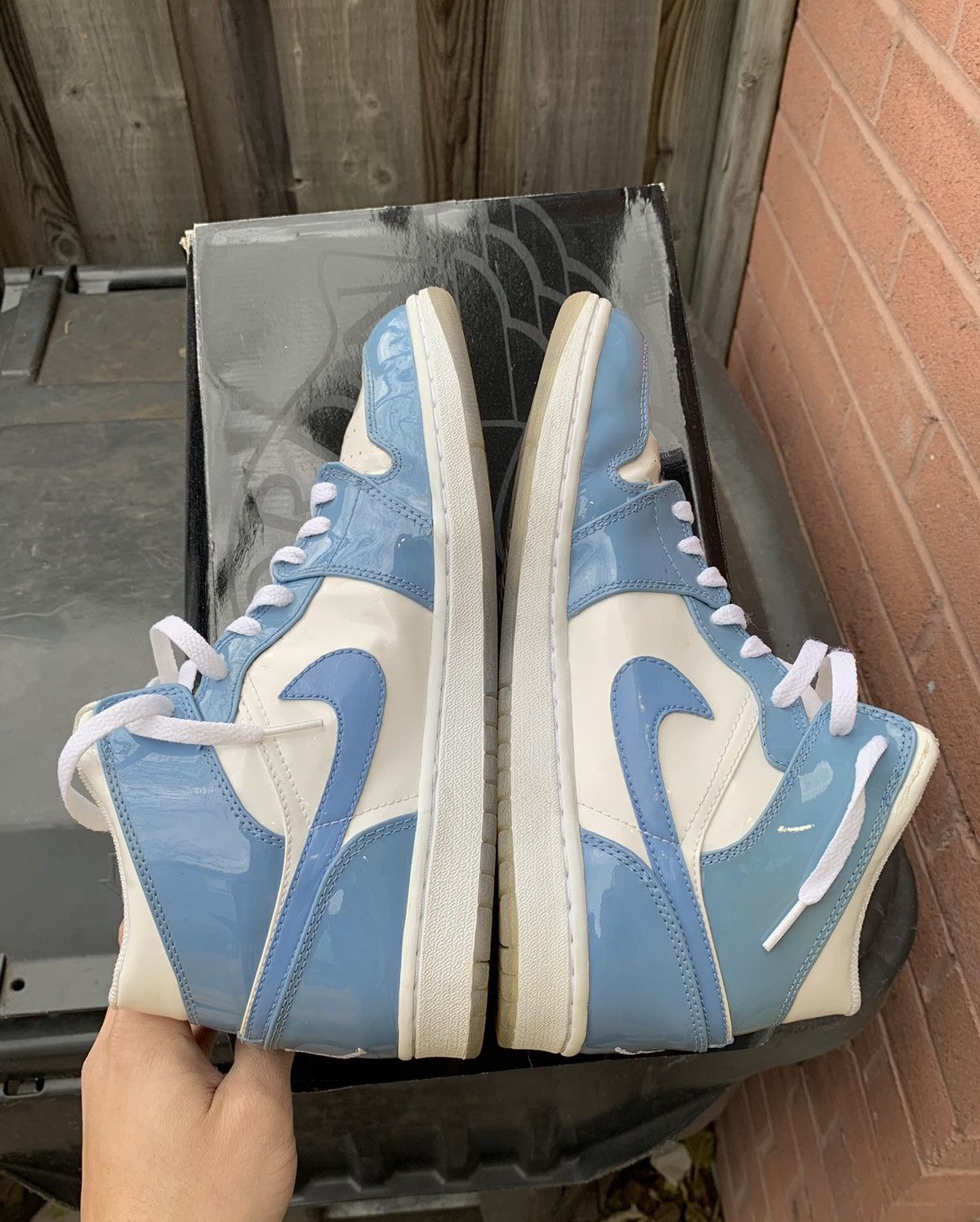 Jordan Brand × Nike Air Jordan 1 Retro UNC Patent Size US 11 / EU 44 - 4 Thumbnail