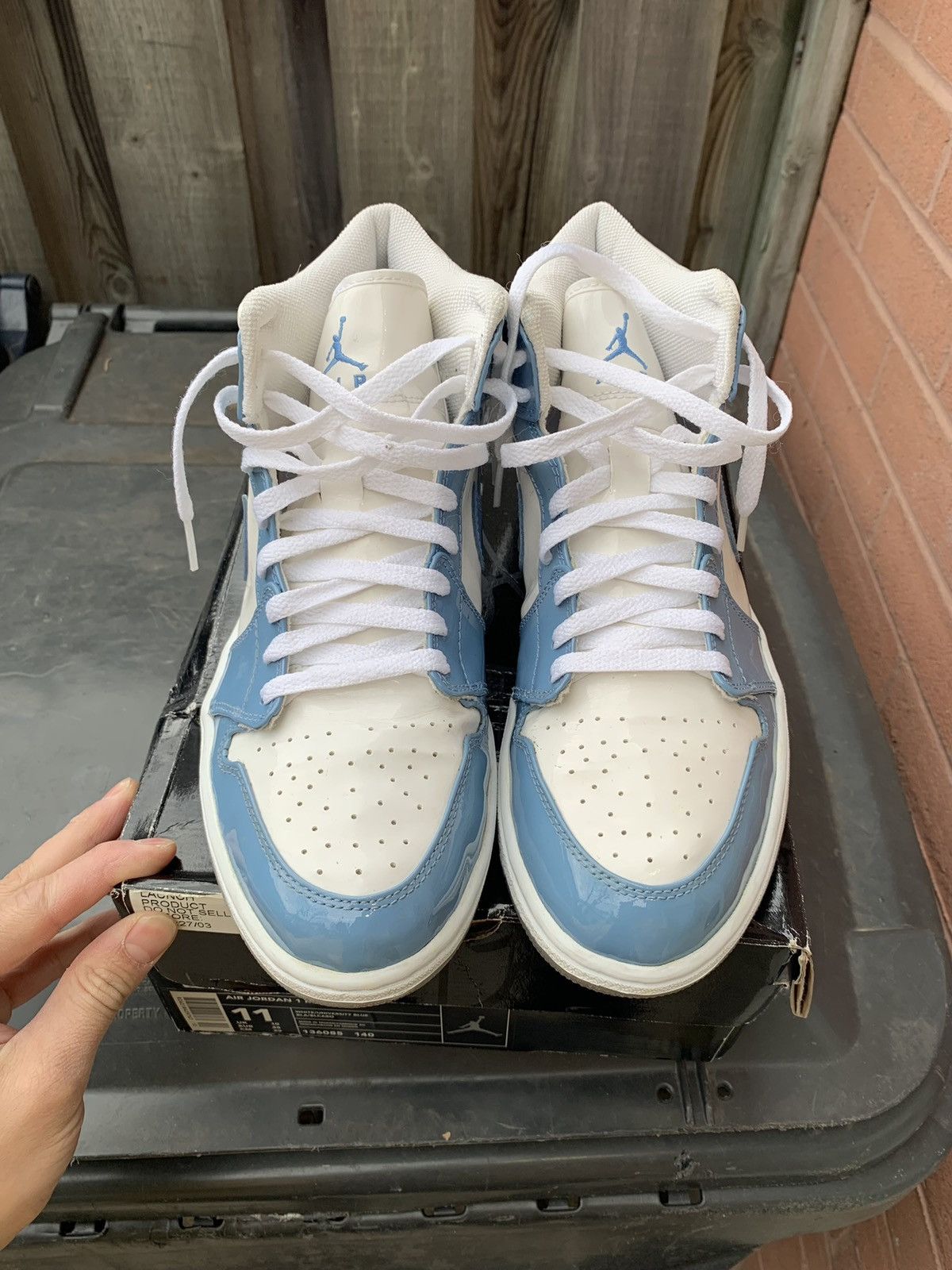 Jordan Brand × Nike Air Jordan 1 Retro UNC Patent Size US 11 / EU 44 - 2 Thumbnail