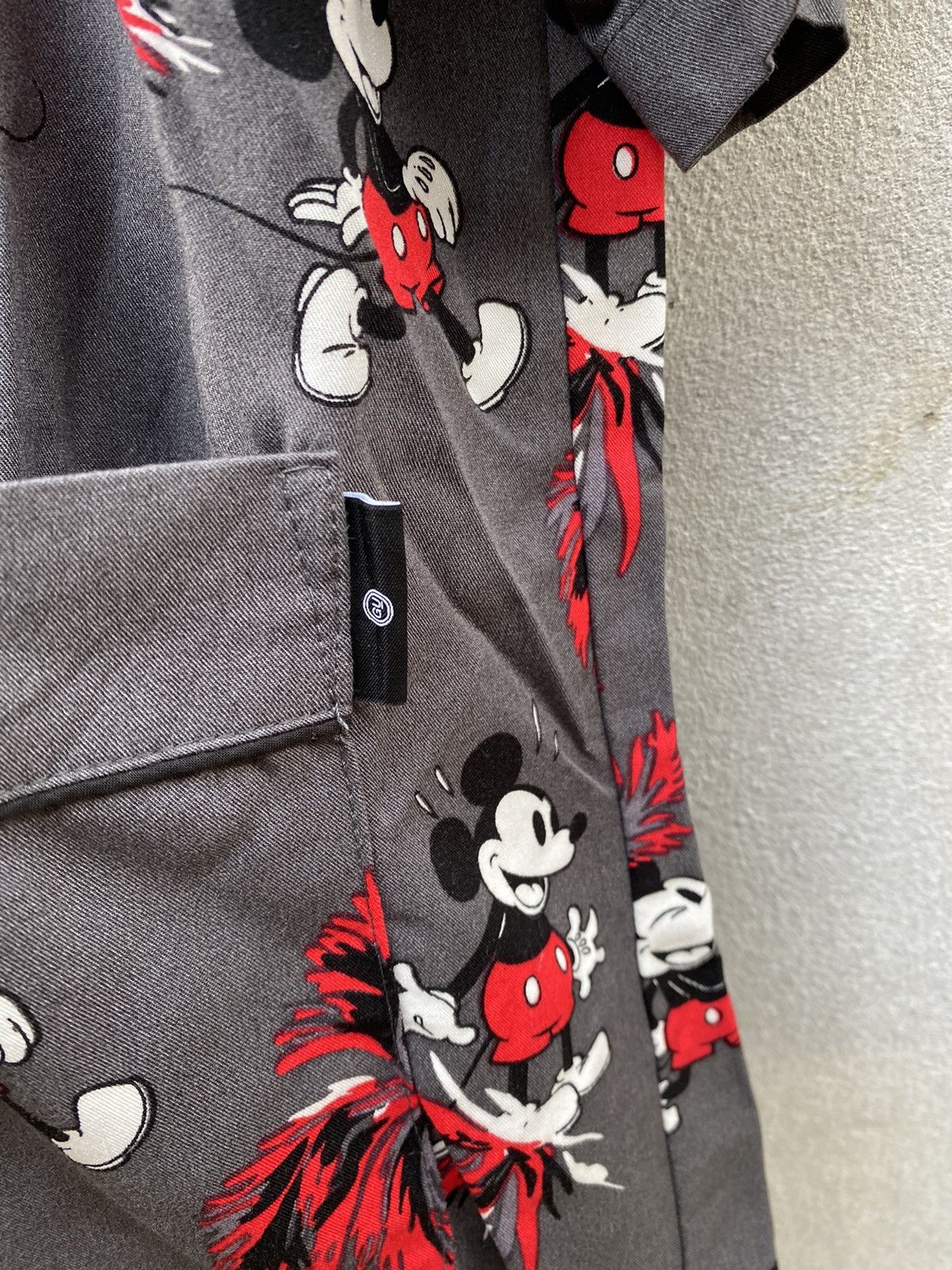 GU × Undercover Gu x Undercover Mickey Mouse Shorts Shirt Button Size US M / EU 48-50 / 2 - 5 Thumbnail
