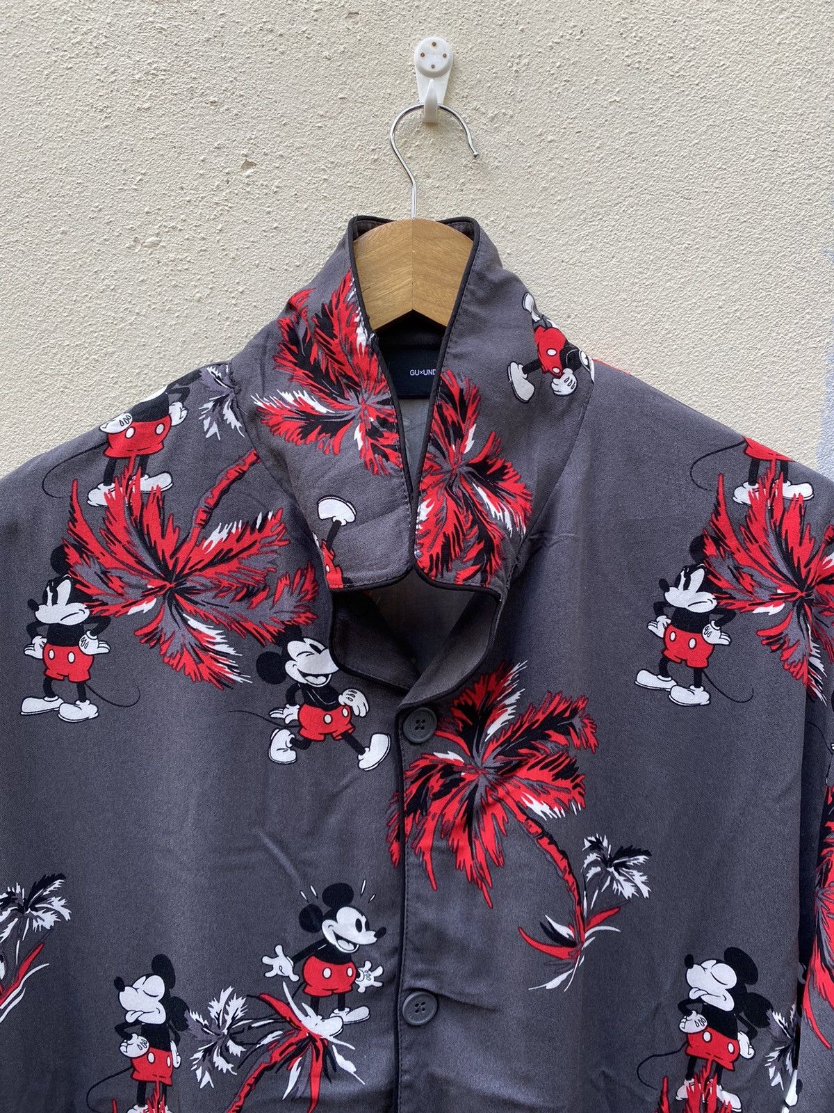 GU × Undercover Gu x Undercover Mickey Mouse Shorts Shirt Button Size US M / EU 48-50 / 2 - 3 Thumbnail