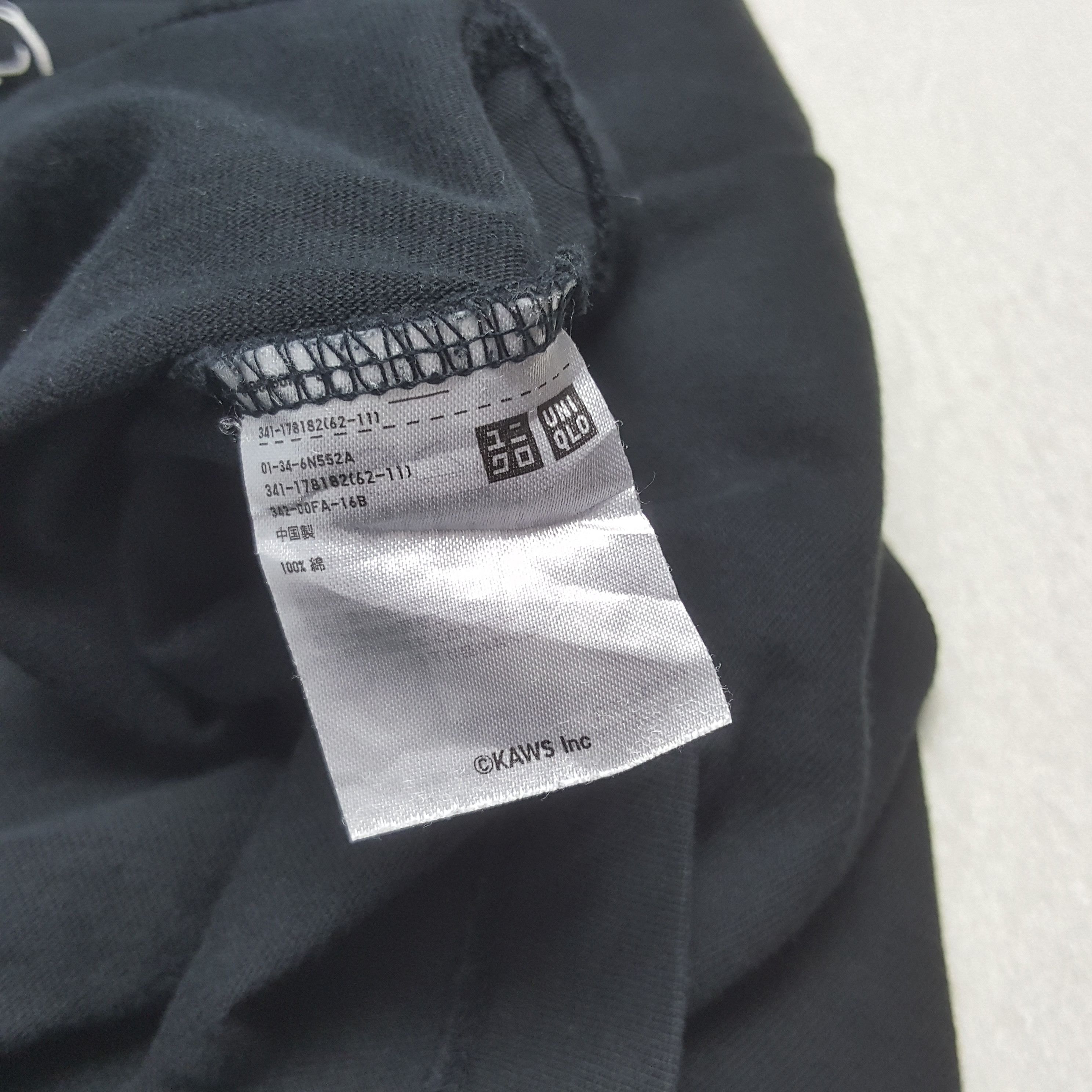 Kaws × Uniqlo × Vintage Vintage UNIQLO x KAWS Bug Design Tshirt Size US XL / EU 56 / 4 - 8 Thumbnail
