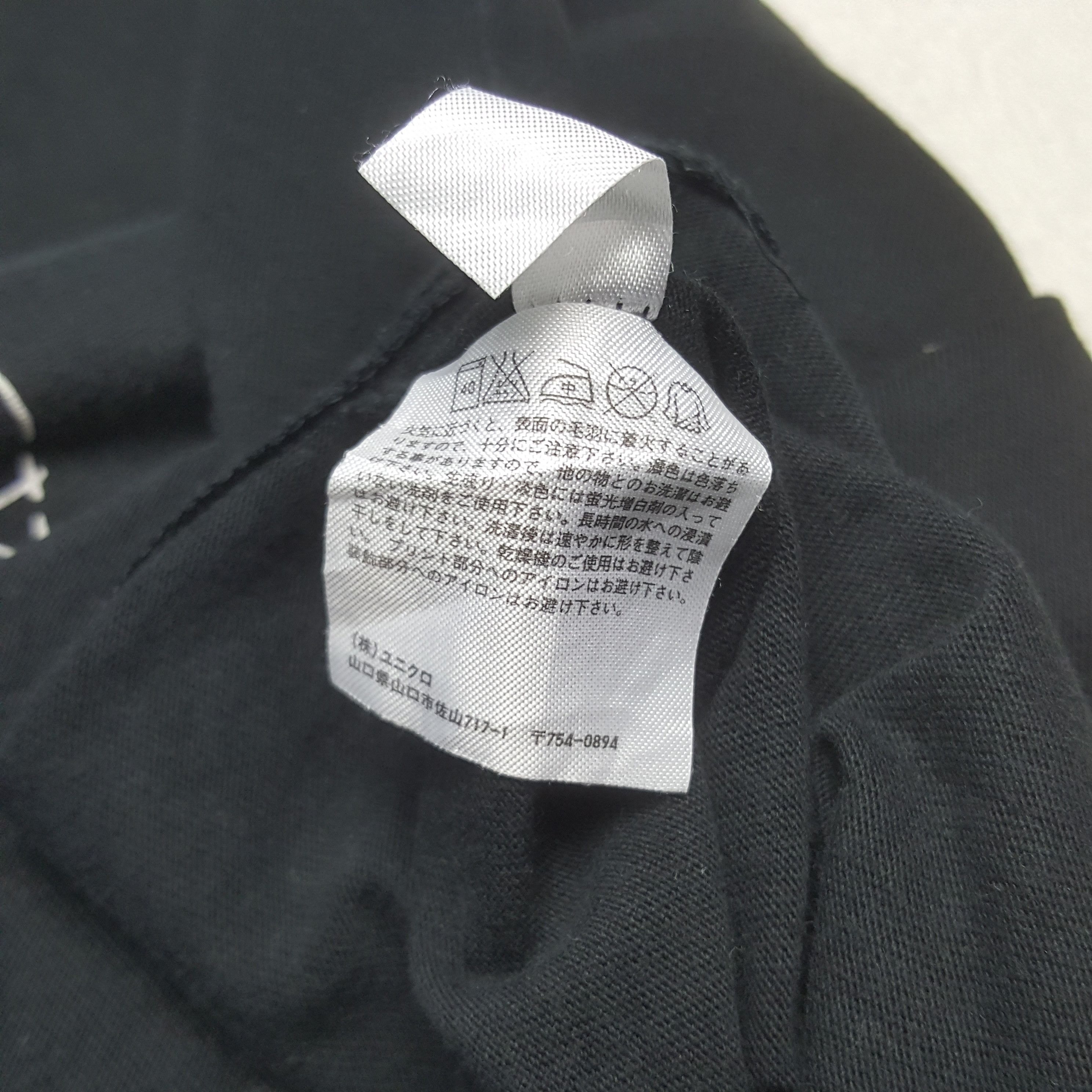 Kaws × Uniqlo × Vintage Vintage UNIQLO x KAWS Bug Design Tshirt Size US XL / EU 56 / 4 - 9 Thumbnail
