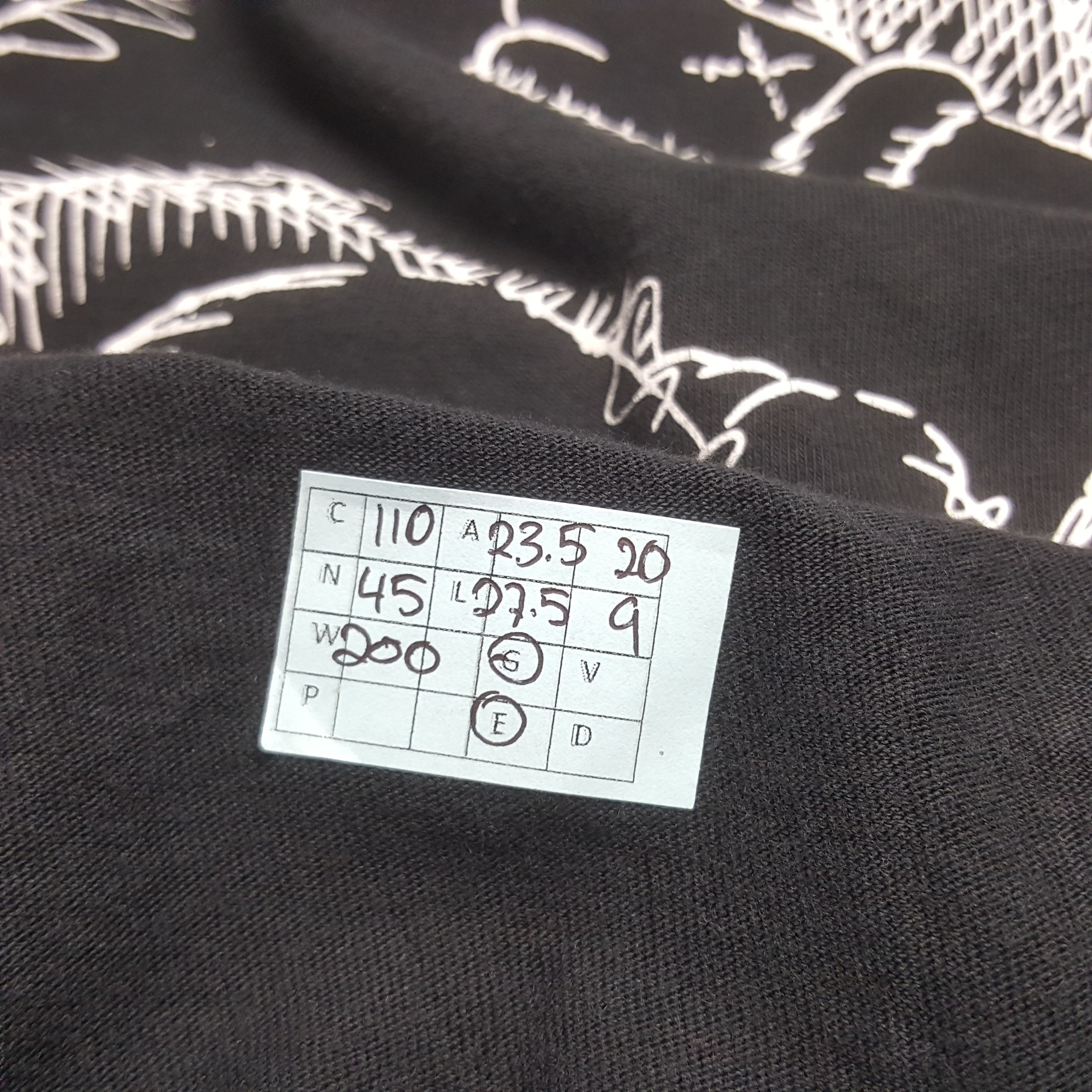 Kaws × Uniqlo × Vintage Vintage UNIQLO x KAWS Bug Design Tshirt Size US XL / EU 56 / 4 - 7 Thumbnail