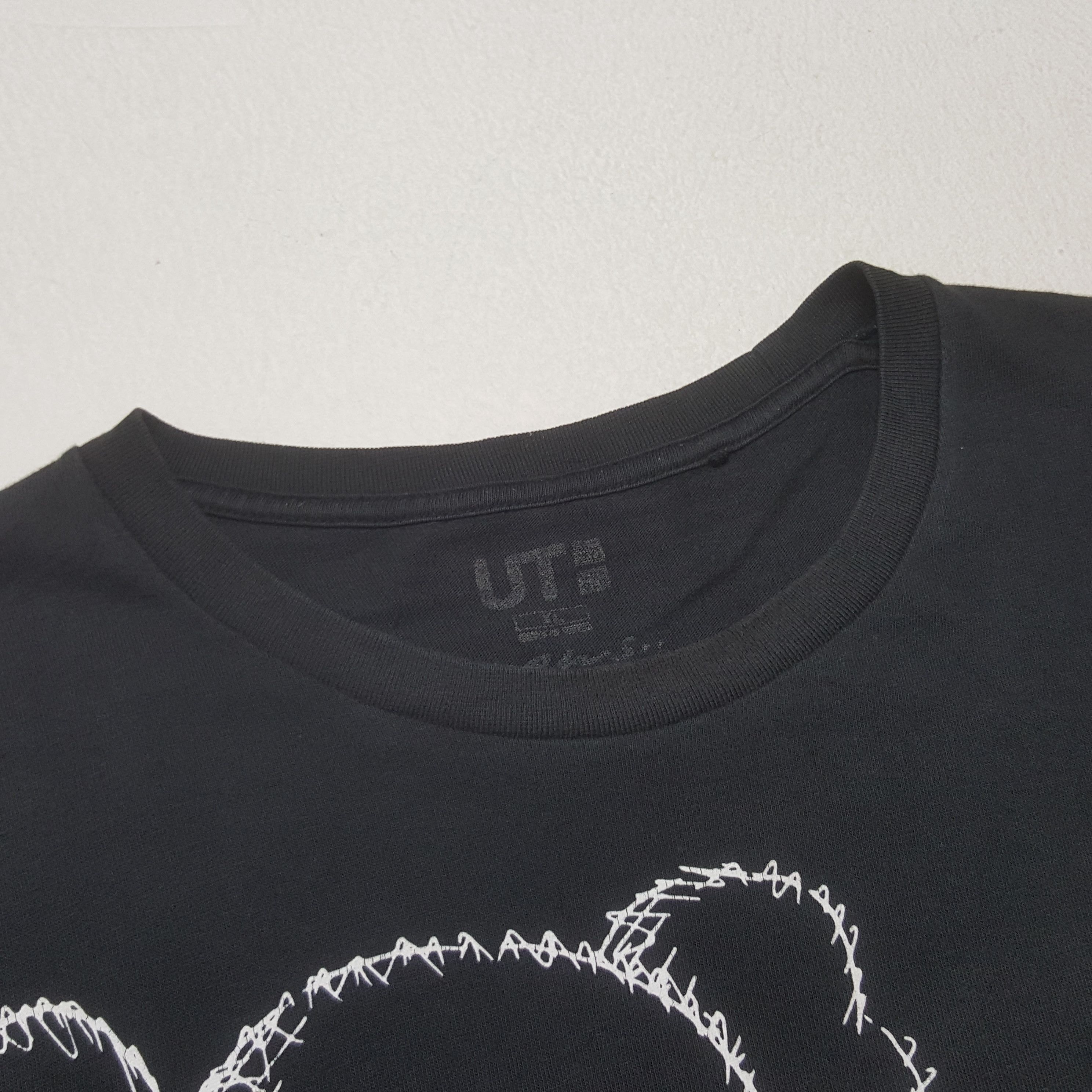 Kaws × Uniqlo × Vintage Vintage UNIQLO x KAWS Bug Design Tshirt Size US XL / EU 56 / 4 - 4 Thumbnail