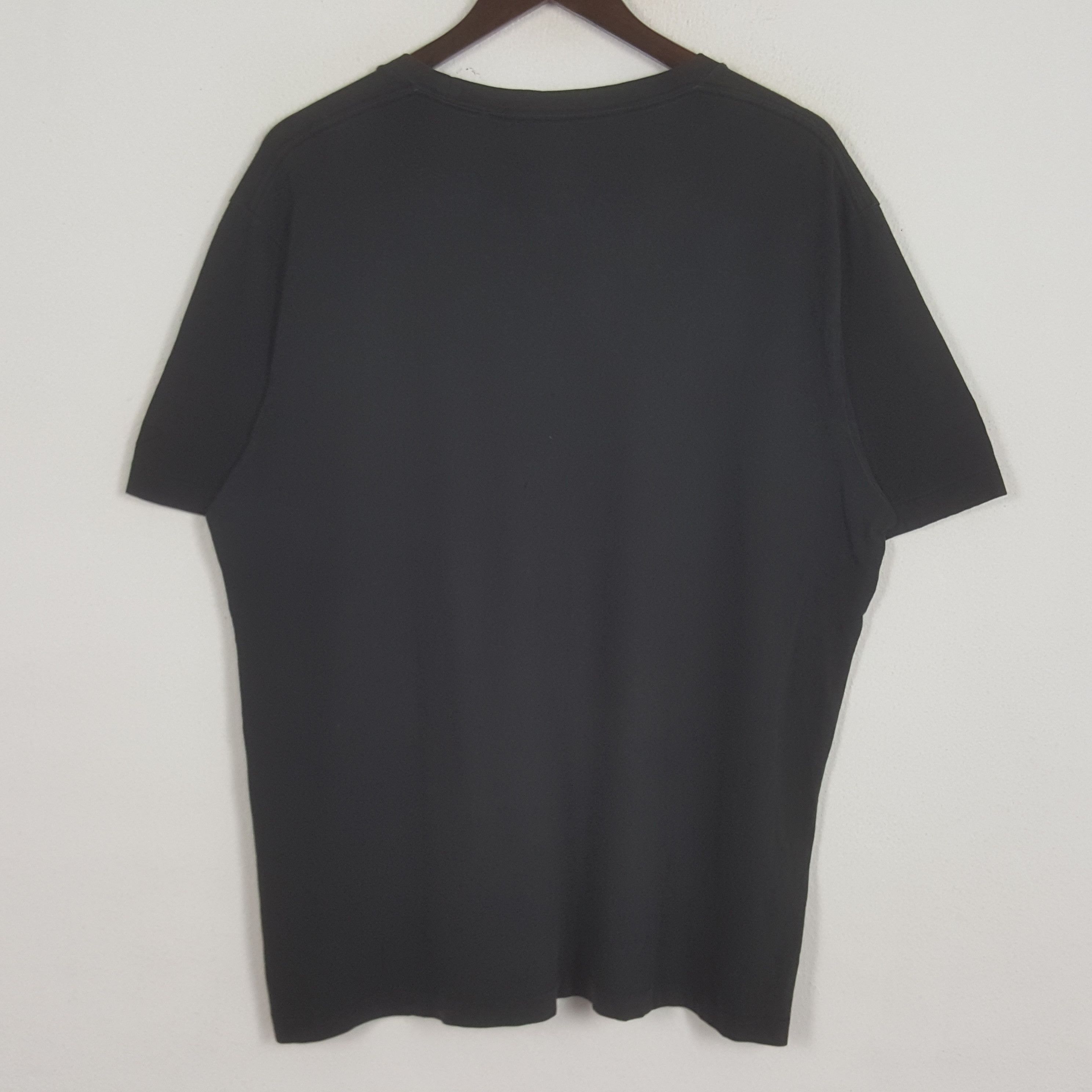 Kaws × Uniqlo × Vintage Vintage UNIQLO x KAWS Bug Design Tshirt Size US XL / EU 56 / 4 - 3 Thumbnail