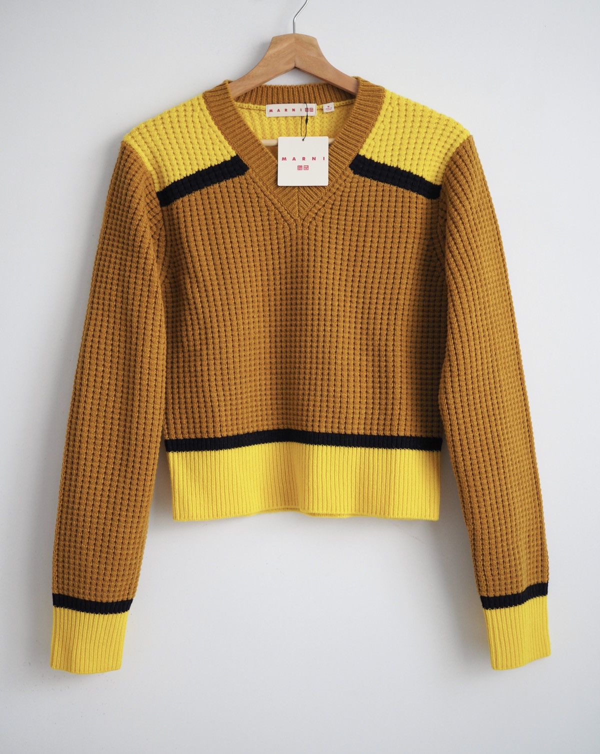 Marni v neck pullover knitted uniqlo sweater Medium