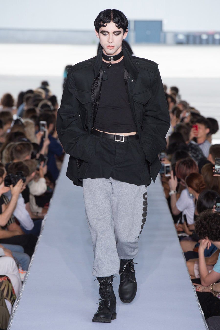 image of Runway Ss19 Vetements Cargo Logo Jogging Pants in Black, Men's (Size 30)