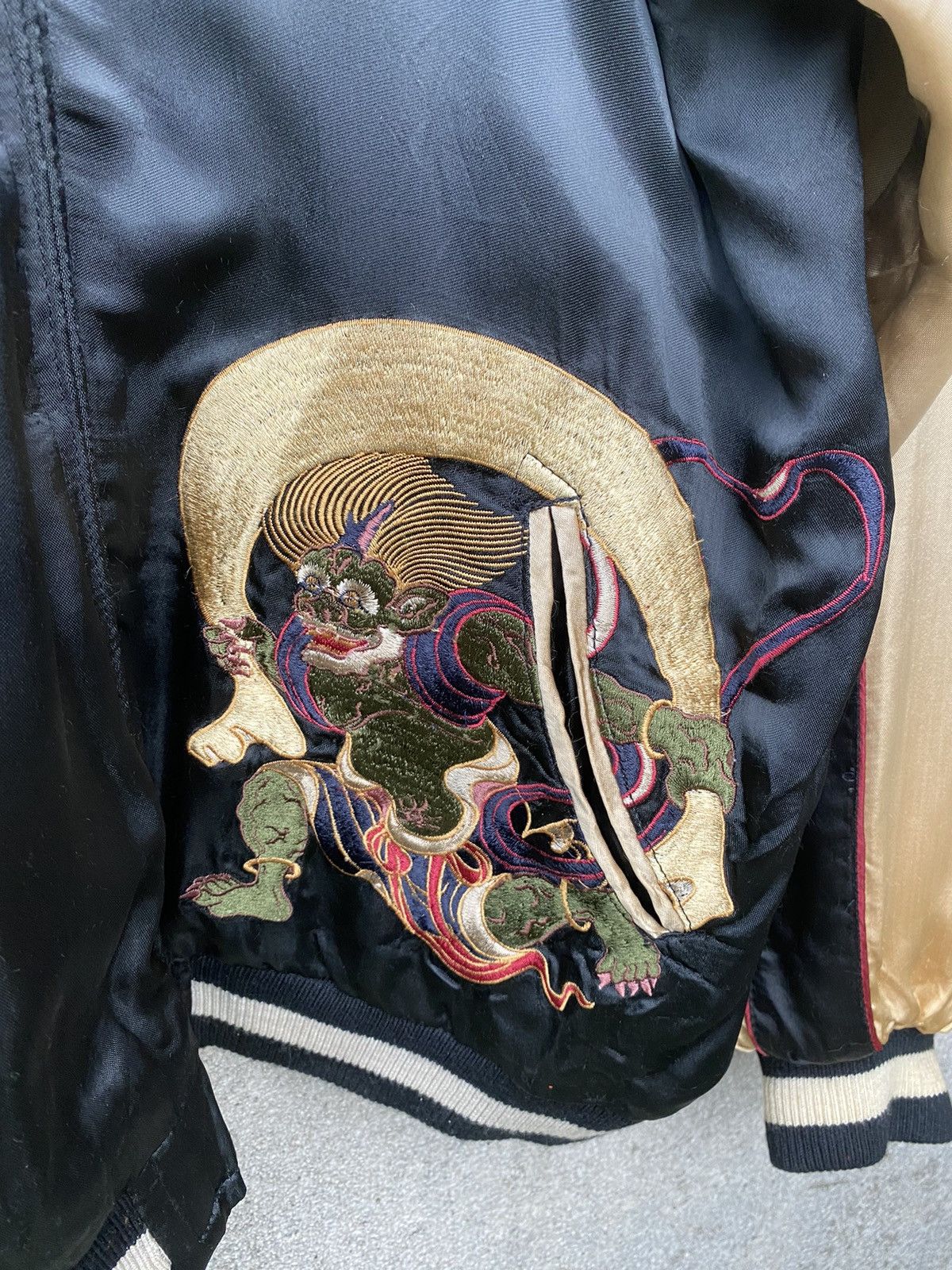 Japanese Brand Vintage Sukajan Reversible Devil Embroidery Satin Jacket Size US L / EU 52-54 / 3 - 8 Thumbnail
