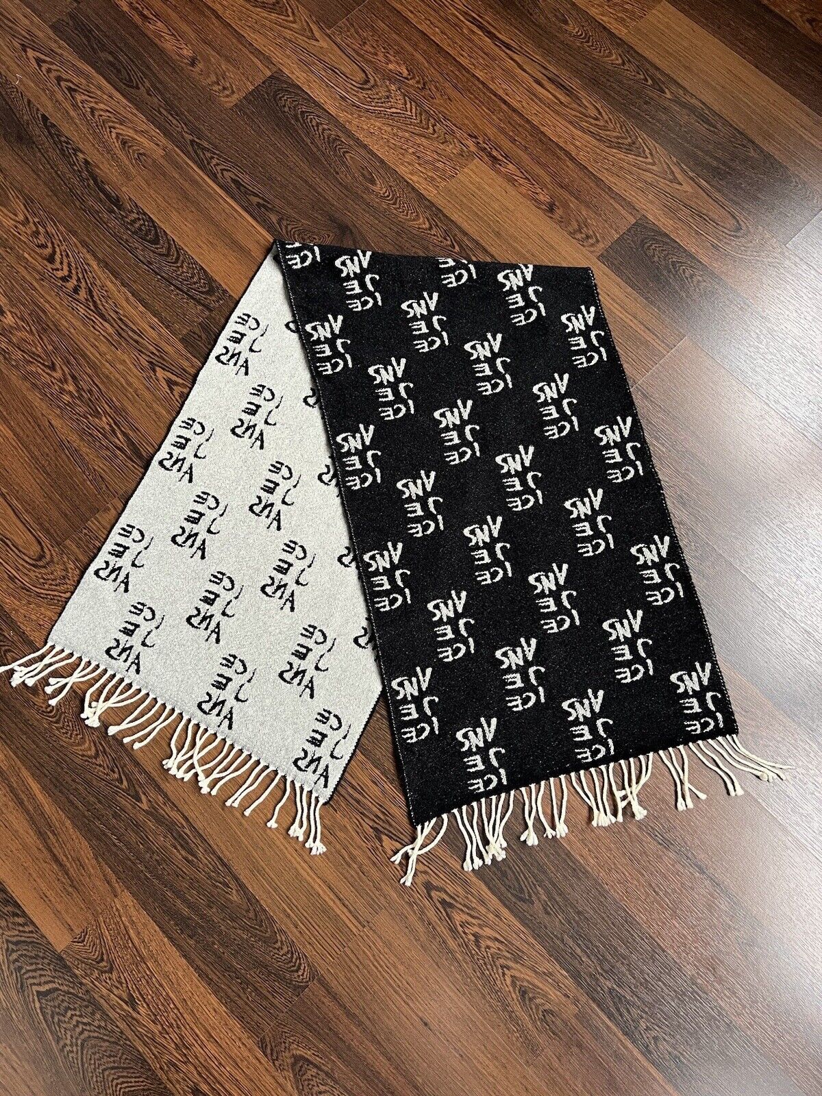 ICEBERG Wool Scarf Vintage