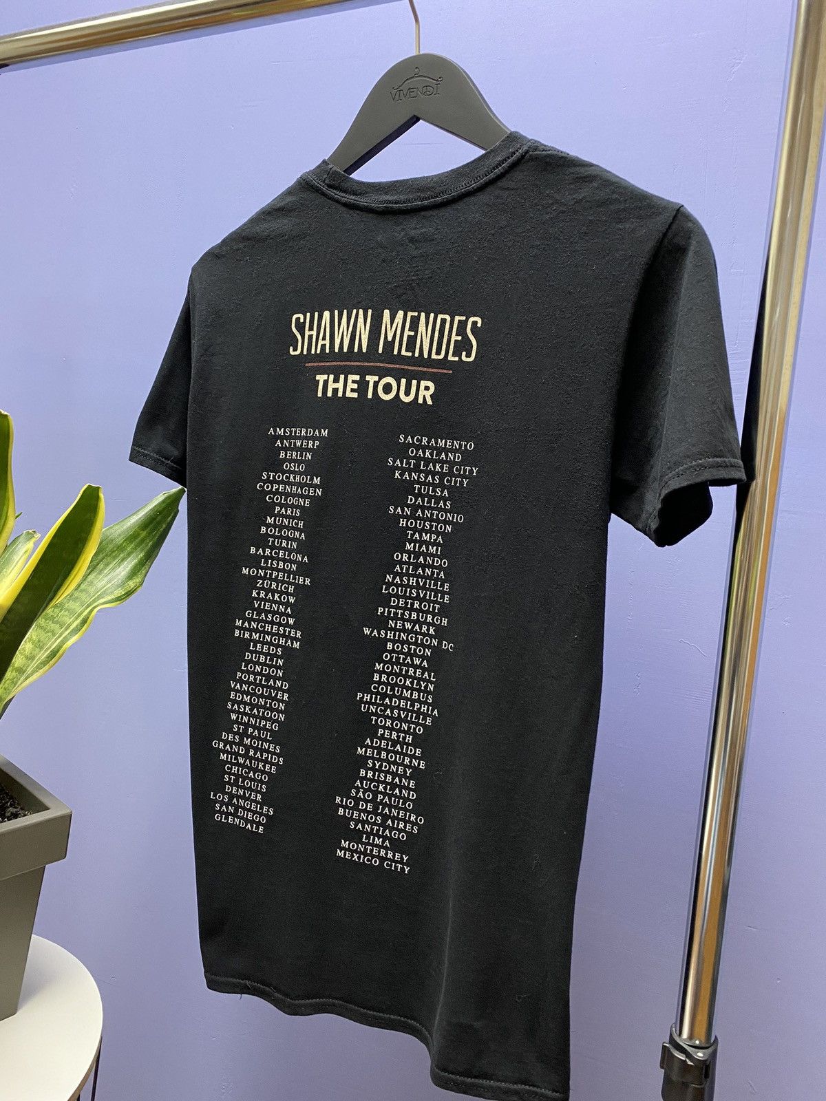 Band Tees Shawn Mendes The Tour 2019 T Shirt Size US M / EU 48-50 / 2 - 14 Thumbnail
