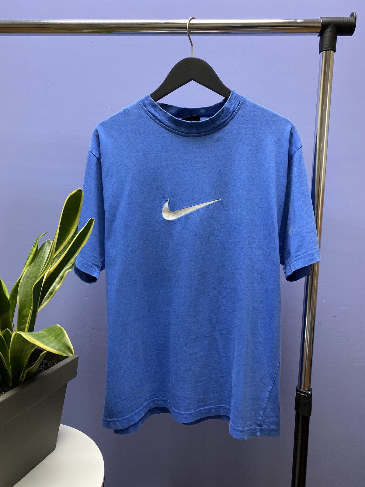 Vintage Vintage 90s Nike Big Centre Logo T Shirt Men’s Blue M Size US M / EU 48-50 / 2 - 1 Thumbnail