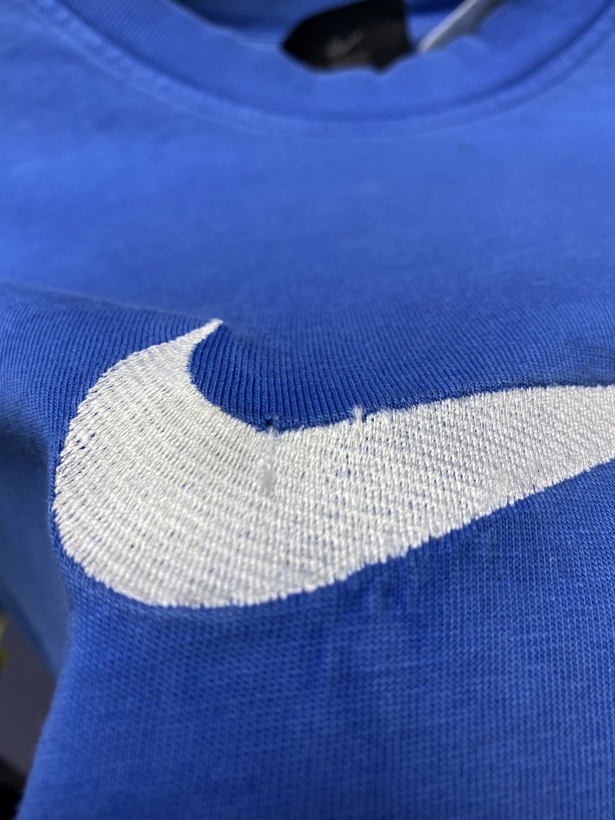 Vintage Vintage 90s Nike Big Centre Logo T Shirt Men’s Blue M Size US M / EU 48-50 / 2 - 12 Thumbnail