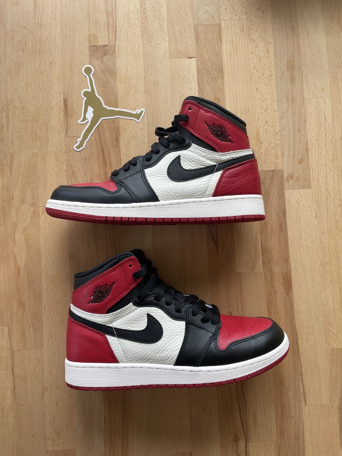 Nike MINT CONDITION Jordan 1 Retro High Tops OG BG Size 7Y Size US 7 / EU 40 - 1 Thumbnail