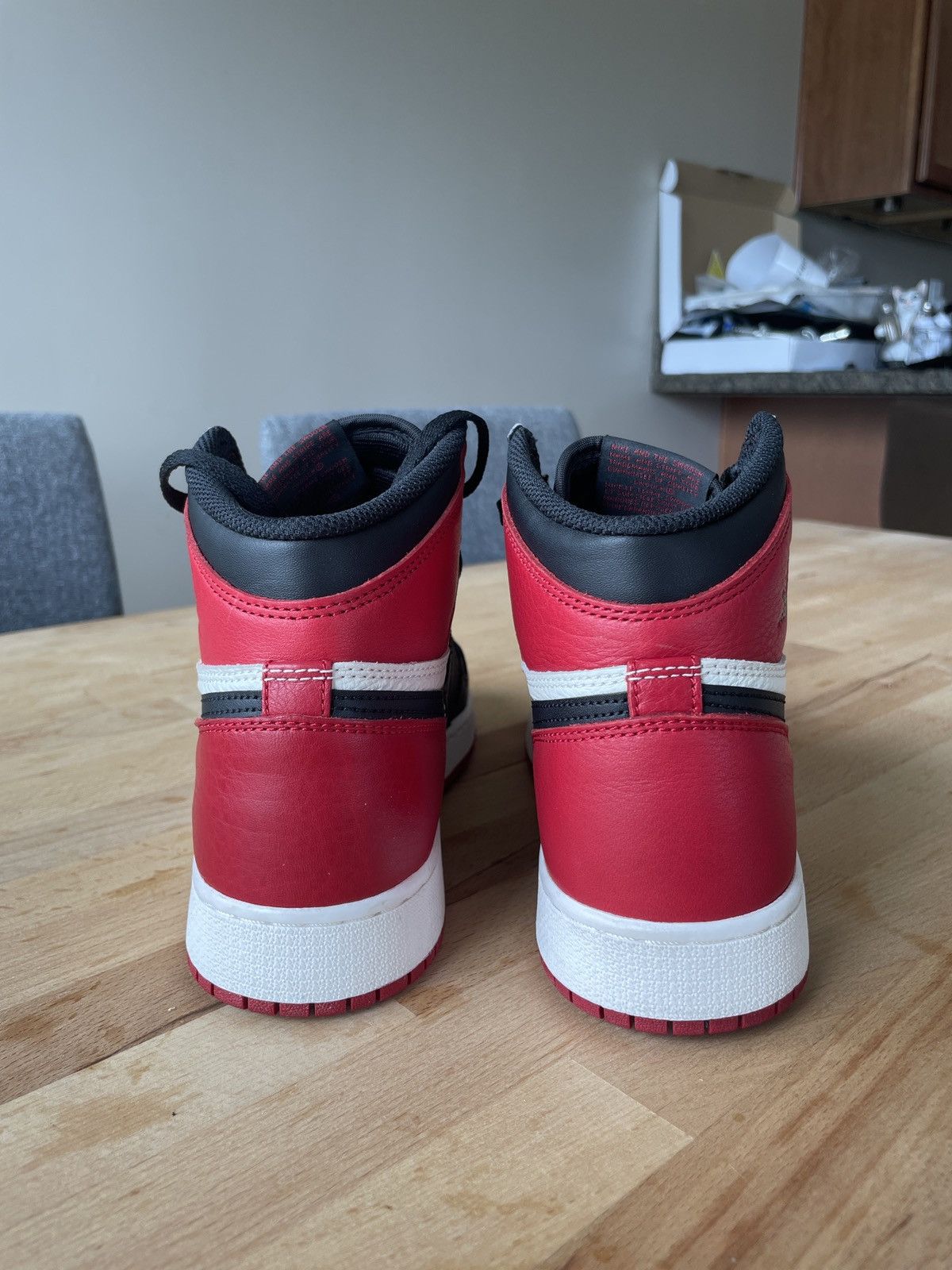 Nike MINT CONDITION Jordan 1 Retro High Tops OG BG Size 7Y Size US 7 / EU 40 - 4 Thumbnail