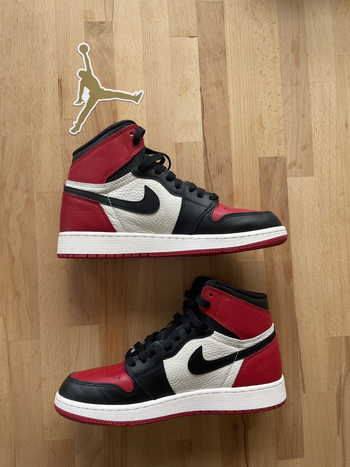 Nike MINT CONDITION Jordan 1 Retro High Tops OG BG Size 7Y Size US 7 / EU 40 - 2 Thumbnail