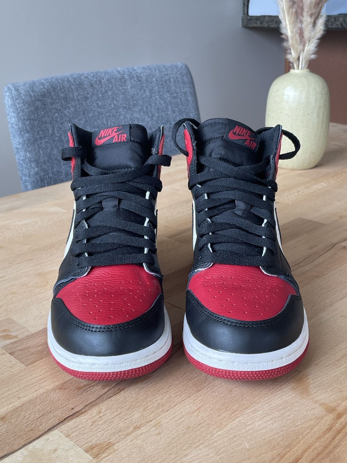 Nike MINT CONDITION Jordan 1 Retro High Tops OG BG Size 7Y Size US 7 / EU 40 - 3 Thumbnail