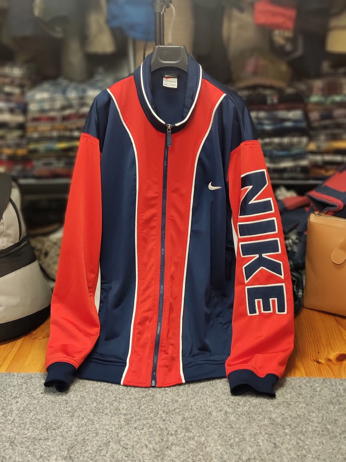 Nike Vintage Nike 90s Big Swoosh Sweatshirt windbreaker Hype y2k Size US XL / EU 56 / 4 - 20 Thumbnail
