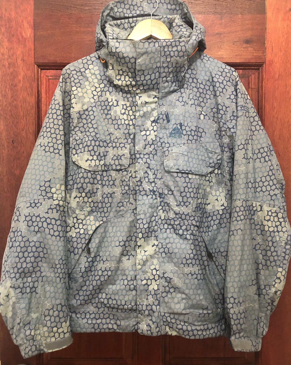 acg snowboard jacket