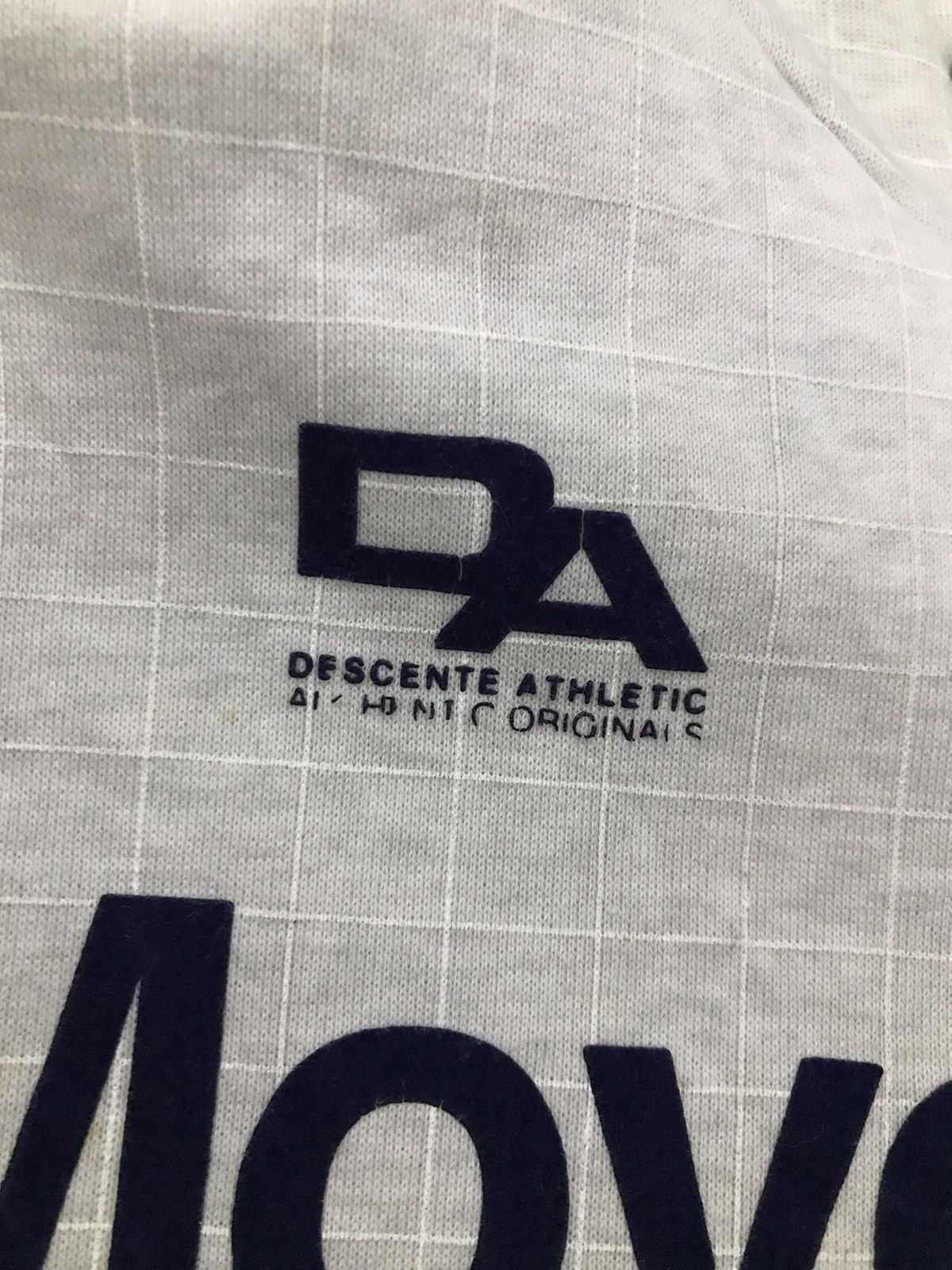 Descente Vtg Decente pullover faded Hoodie Sweatshirt Size US M / EU 48-50 / 2 - 13 Thumbnail