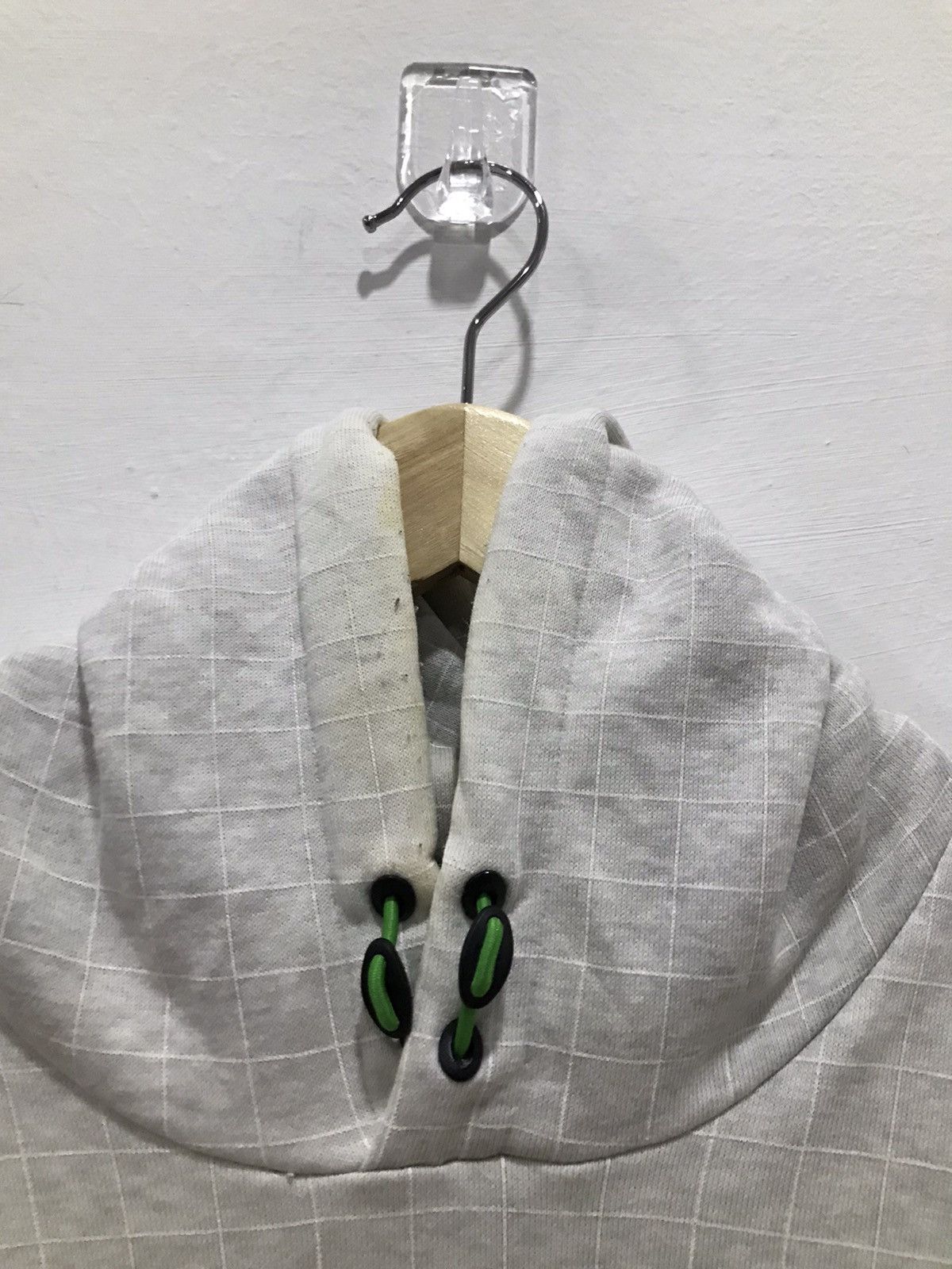 Descente Vtg Decente pullover faded Hoodie Sweatshirt Size US M / EU 48-50 / 2 - 4 Thumbnail