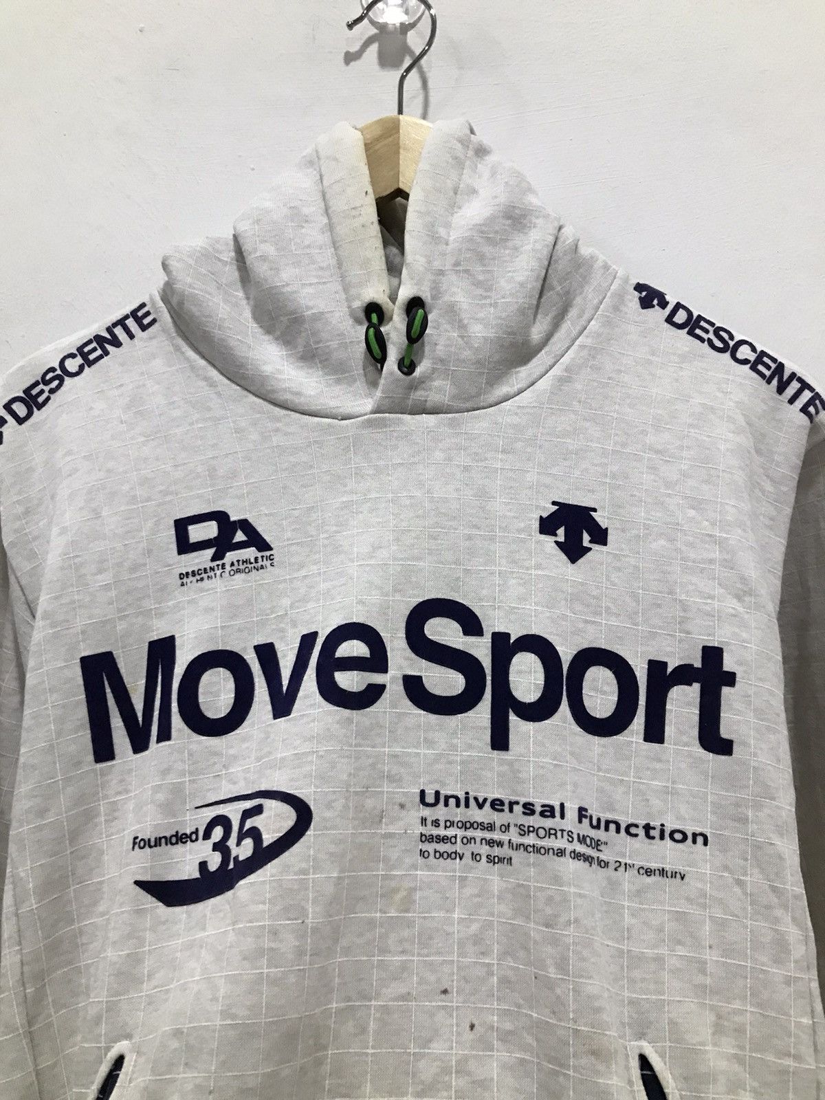 Descente Vtg Decente pullover faded Hoodie Sweatshirt Size US M / EU 48-50 / 2 - 3 Thumbnail