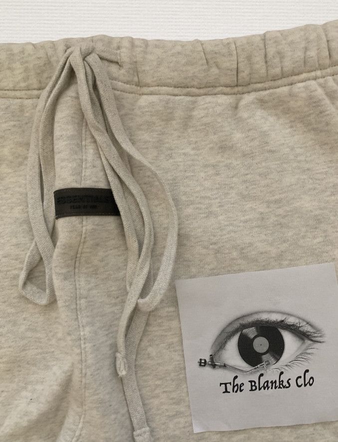 Fear of God Essentials Sweatpants Light Oatmeal size Large Size US 30 / EU 46 - 3 Thumbnail