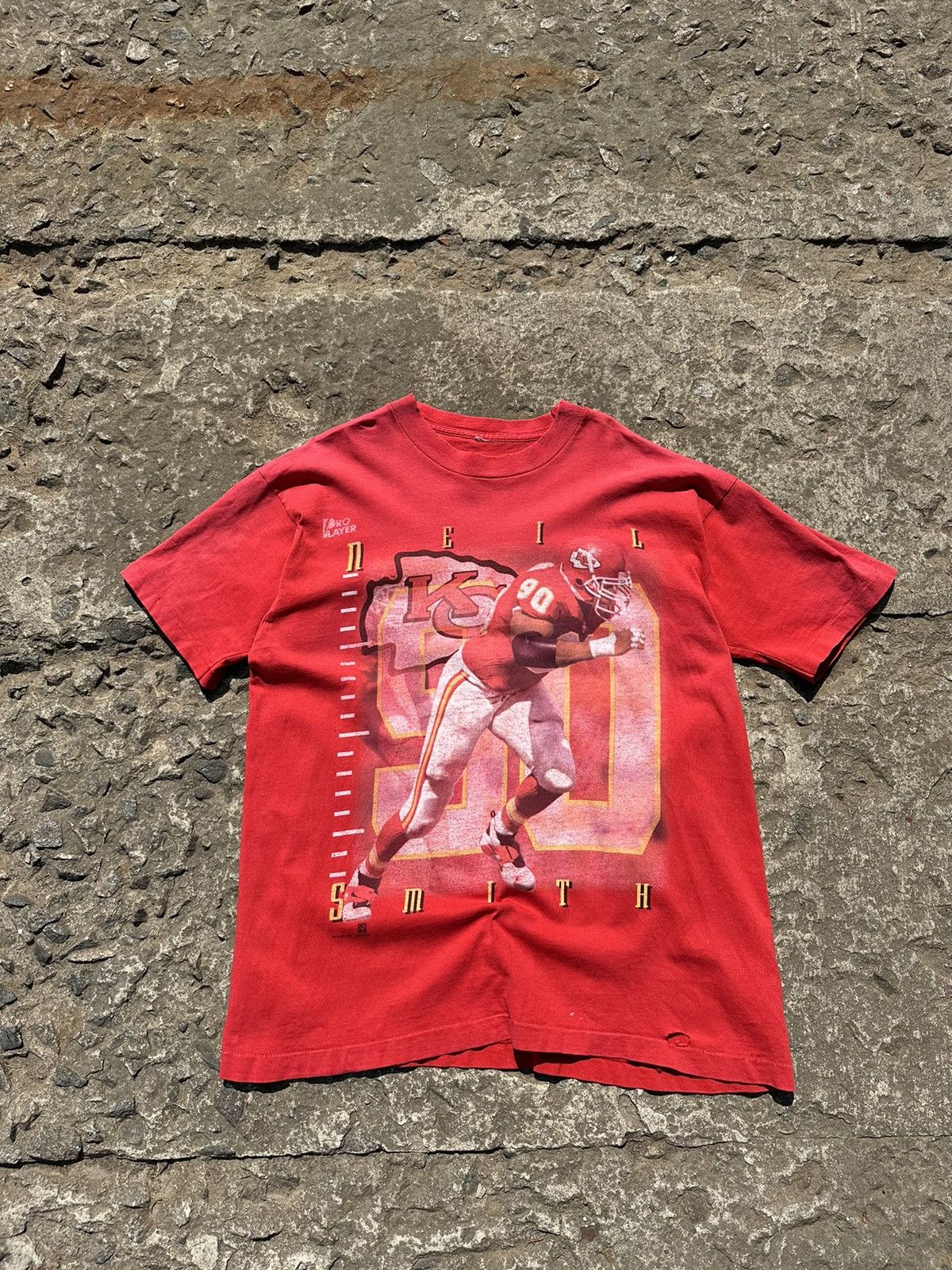 NFL × Vintage Vintage 1995 NFL Kansas City Chiefs ‘Neil Smith’ T-Shirt Size US XL / EU 56 / 4 - 1 Thumbnail
