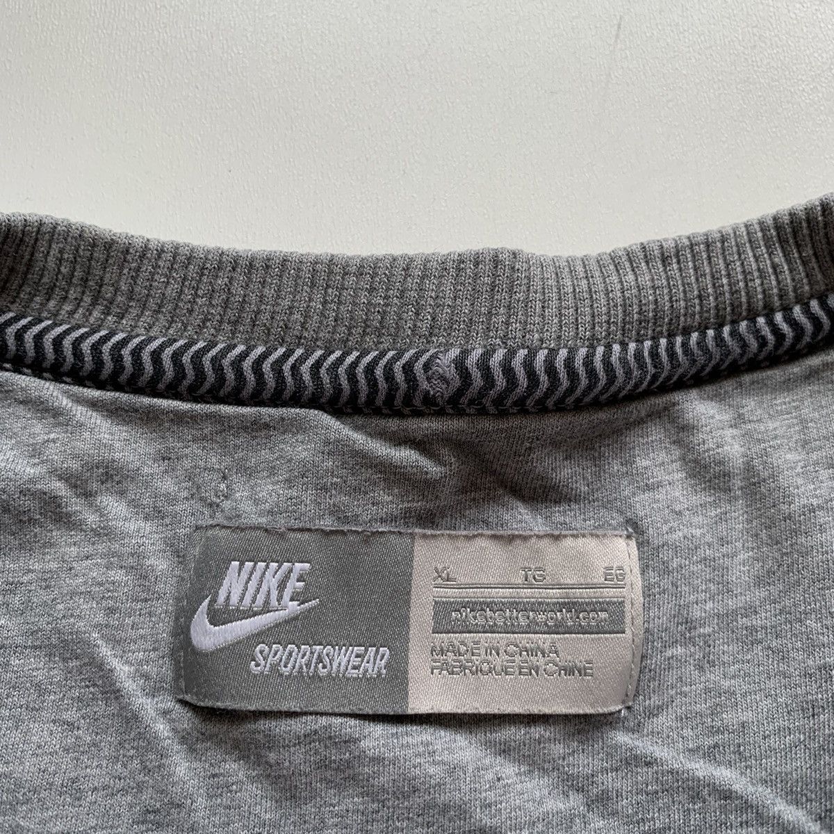 Nike × Vintage Vintage 2000s Nike Swoosh Graphic Pullover Crewneck Men's XL Size US XL / EU 56 / 4 - 3 Thumbnail