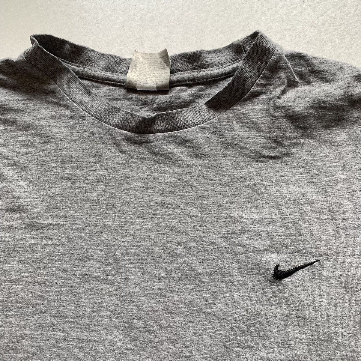 Nike Vintage 2000s Nike Embroidered Swoosh T Shirt Grey Medium Size US M / EU 48-50 / 2 - 2 Thumbnail