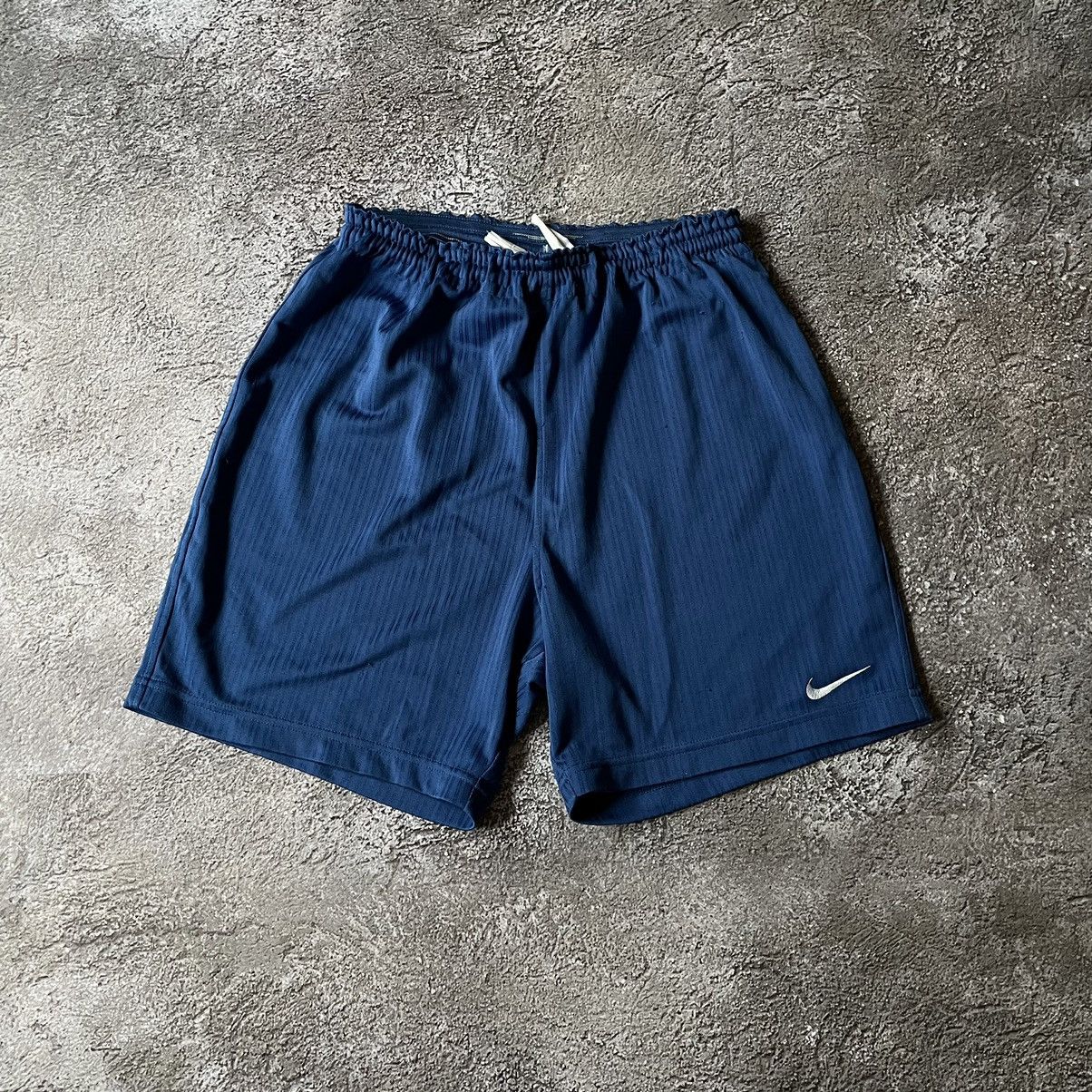 Vintage Vintage 90s Nike Swoosh Shorts Baggy Streetwear Y2K Faded 32 Size US 32 / EU 48 - 2 Thumbnail
