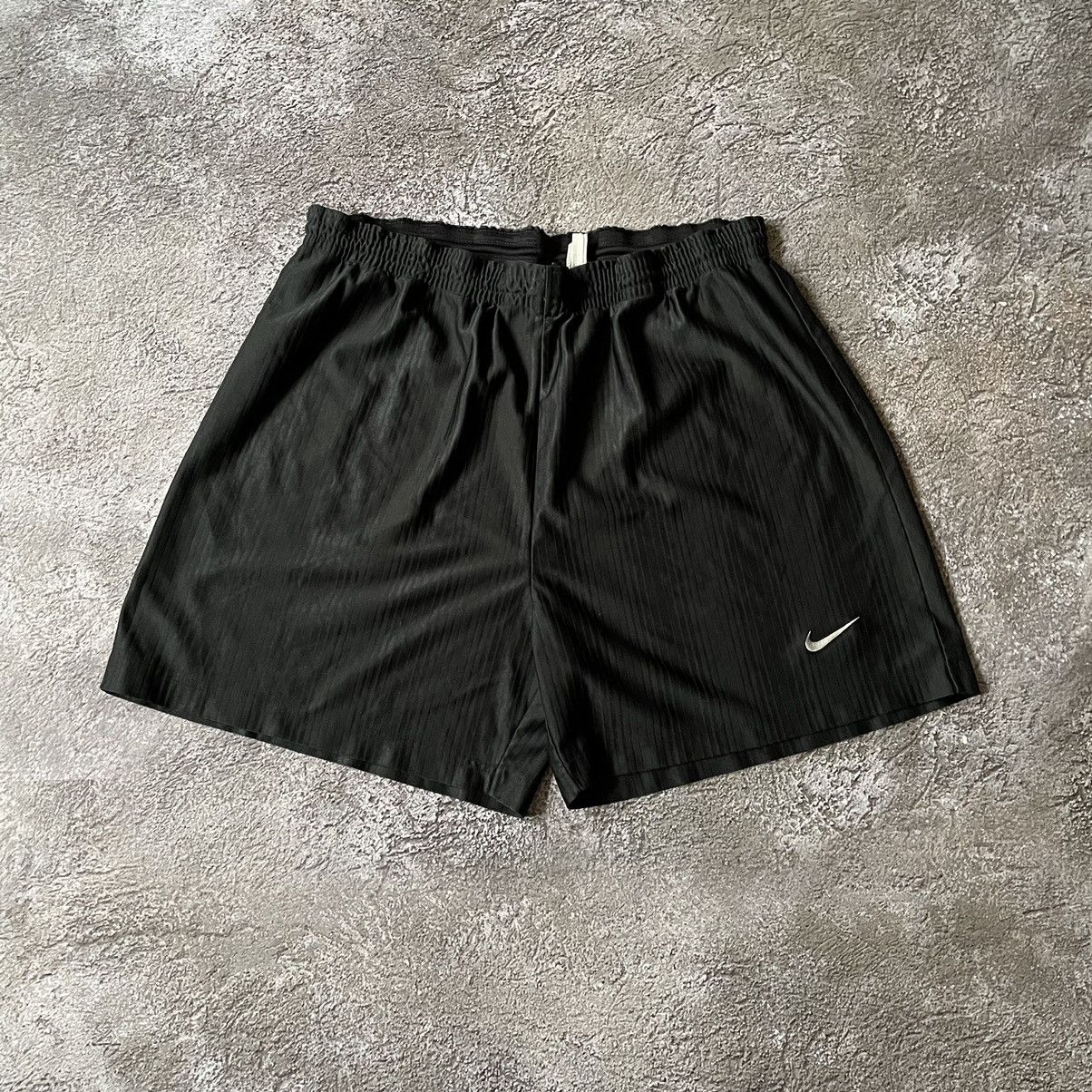 Vintage Vintage Nike Y2K Black Shorts Swoosh Logo Streetwear Slim 34 Size US 34 / EU 50 - 2 Thumbnail