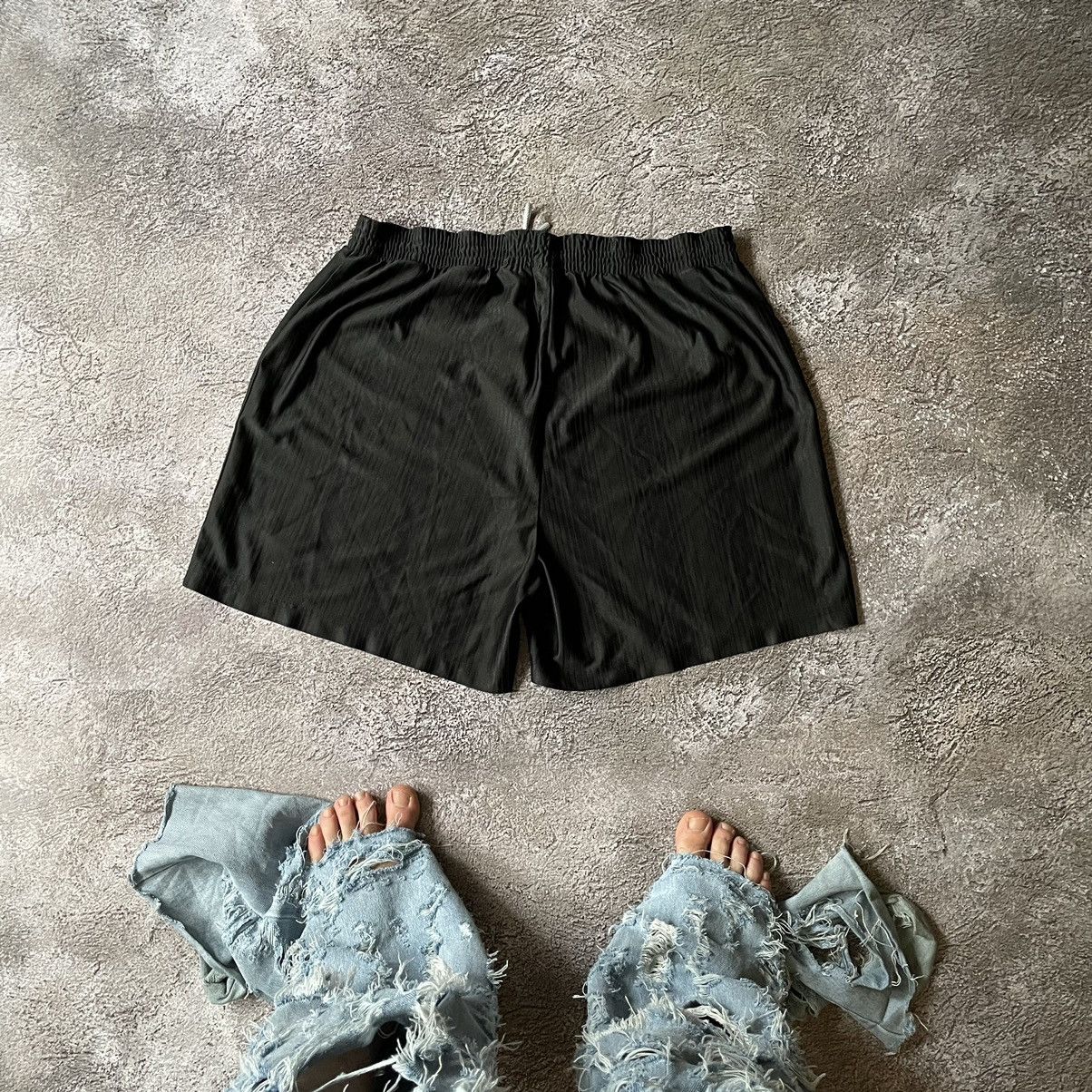 Vintage Vintage Nike Y2K Black Shorts Swoosh Logo Streetwear Slim 34 Size US 34 / EU 50 - 6 Thumbnail