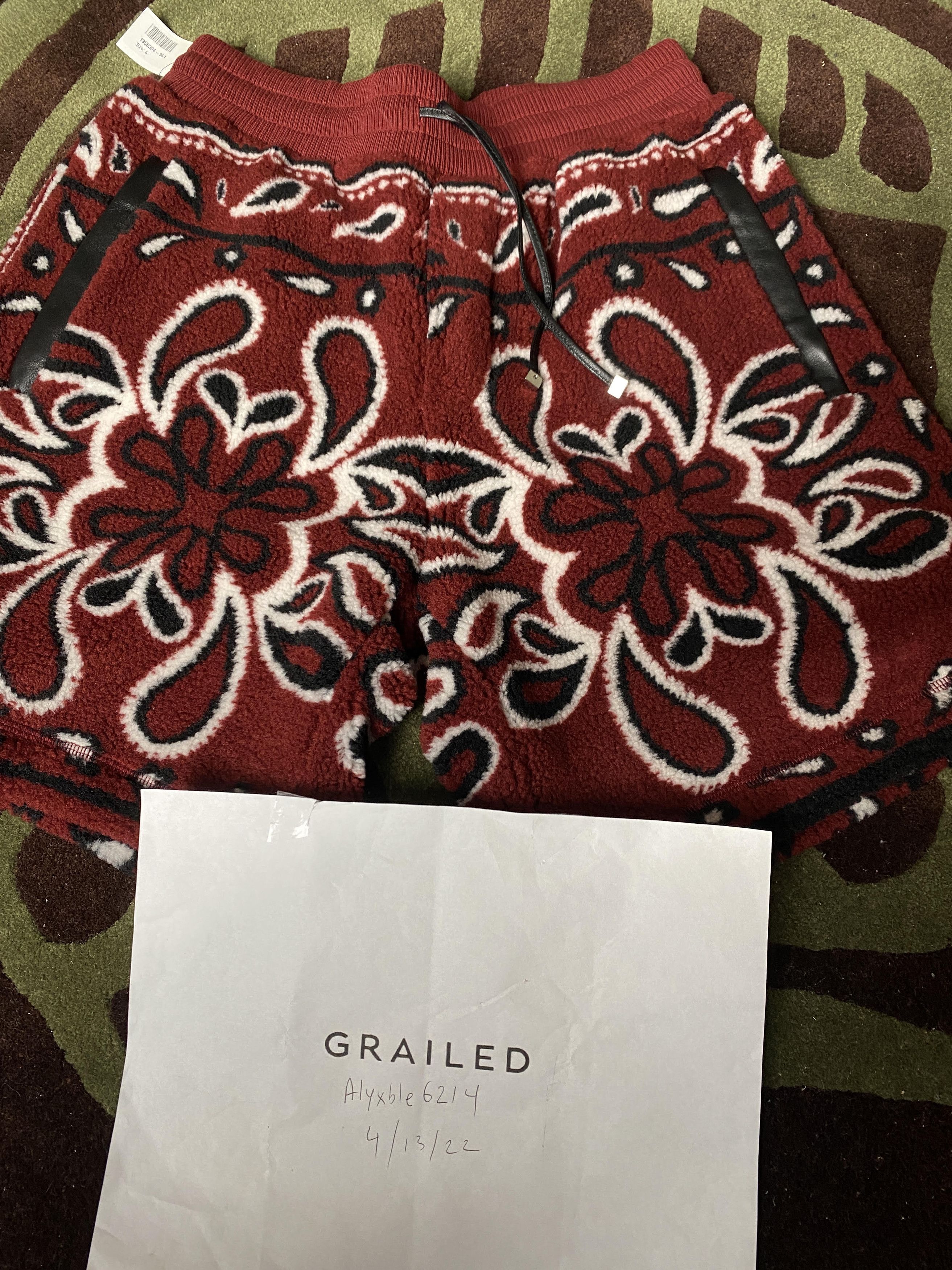 Amiri Printed Bandana Fleece Shorts Red size Small